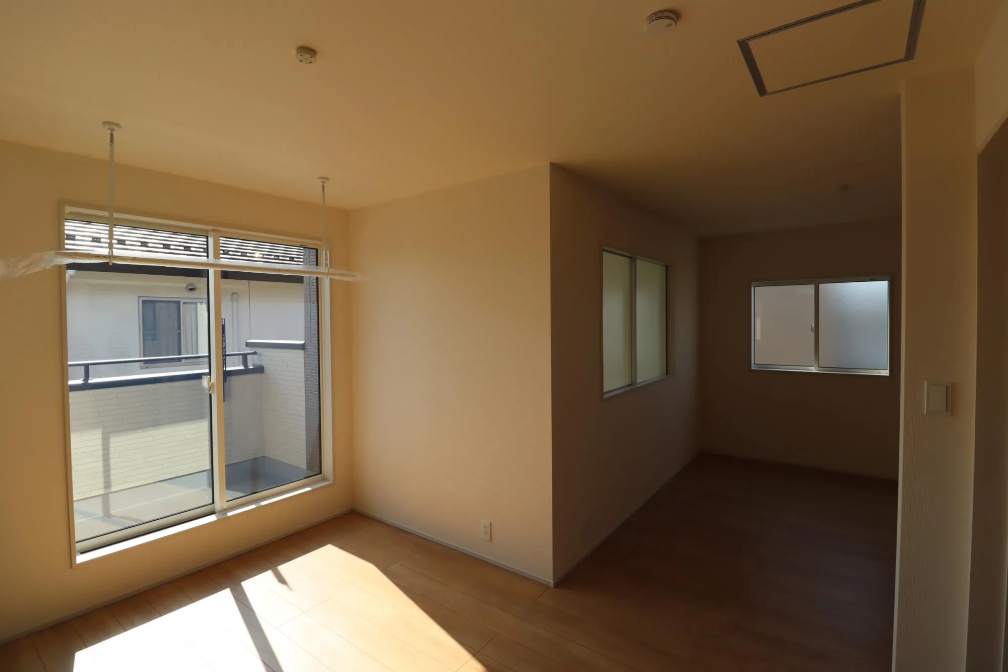 1号棟　南側寝室11.25帖
間仕切り壁設置で2部屋に変更可能
(別途有償オプション)