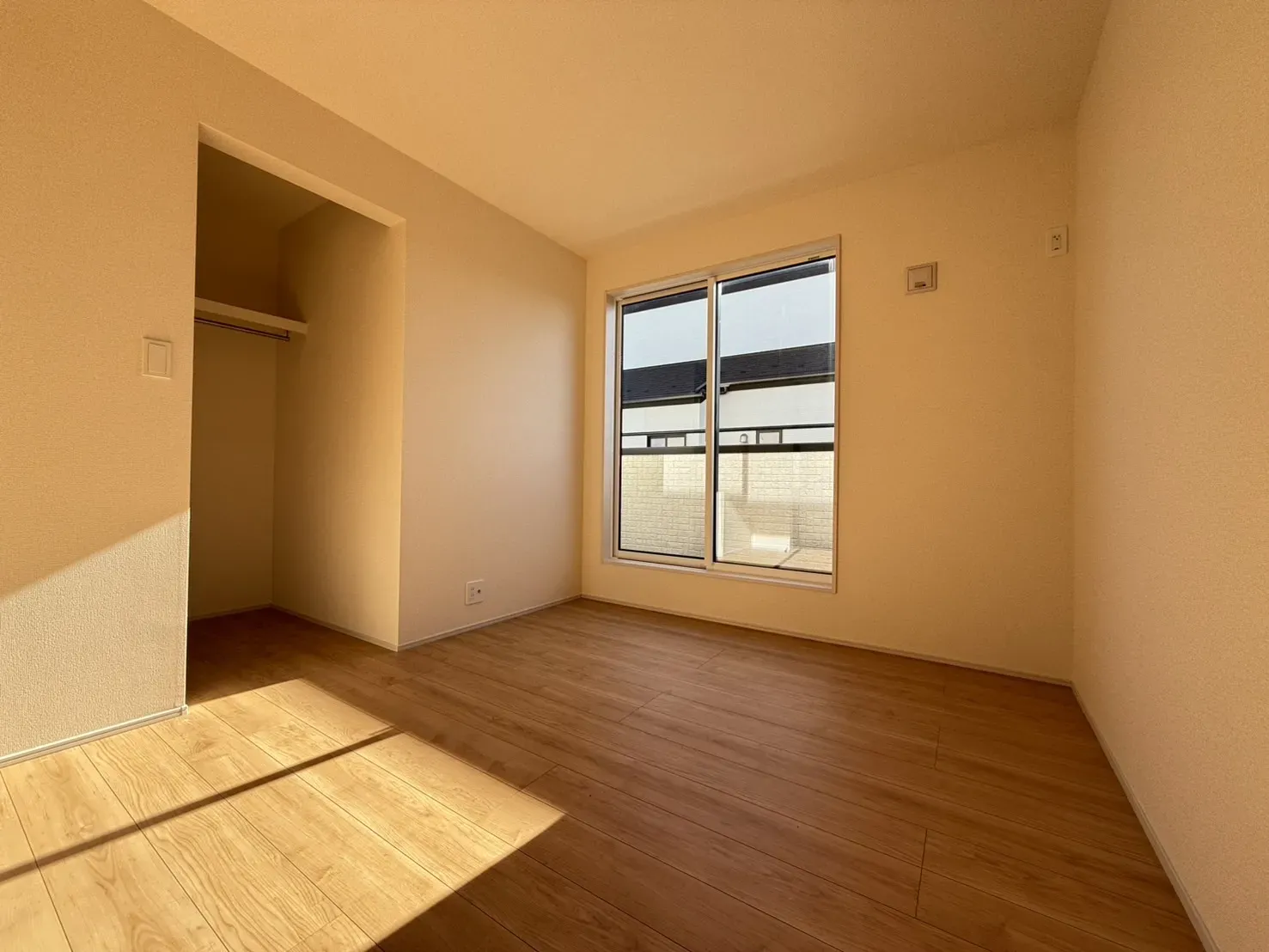 ①2階5.25帖洋室