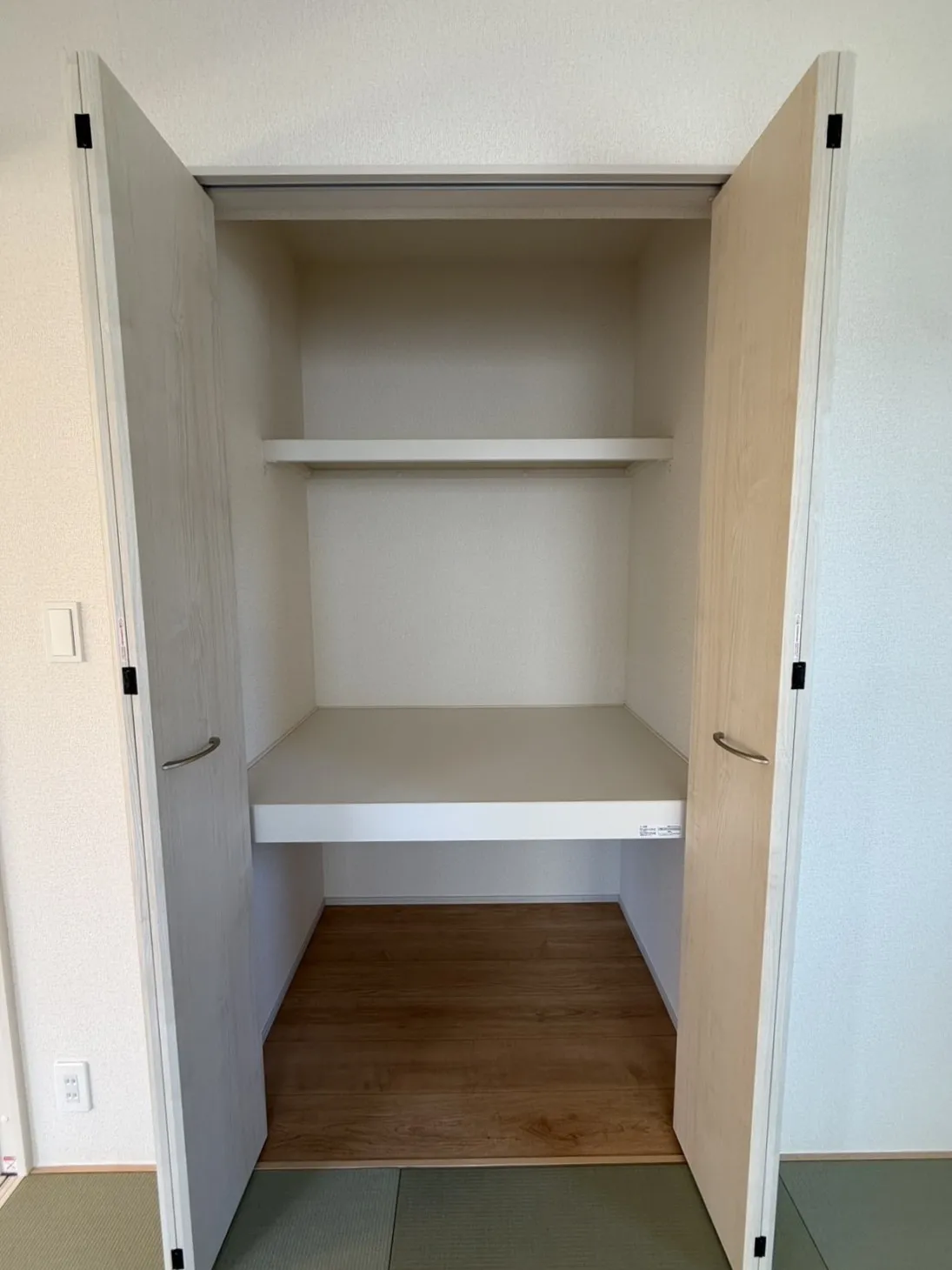 ①1階5.25帖和洋室収納