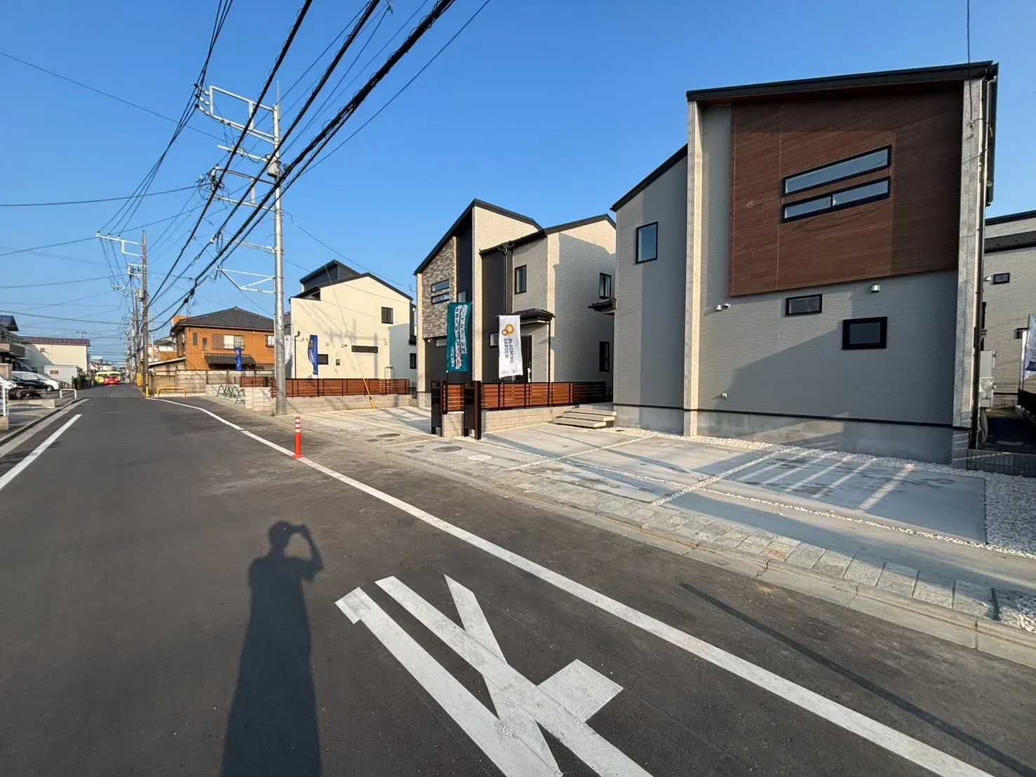 奥から②、④、⑤号棟:外観写真