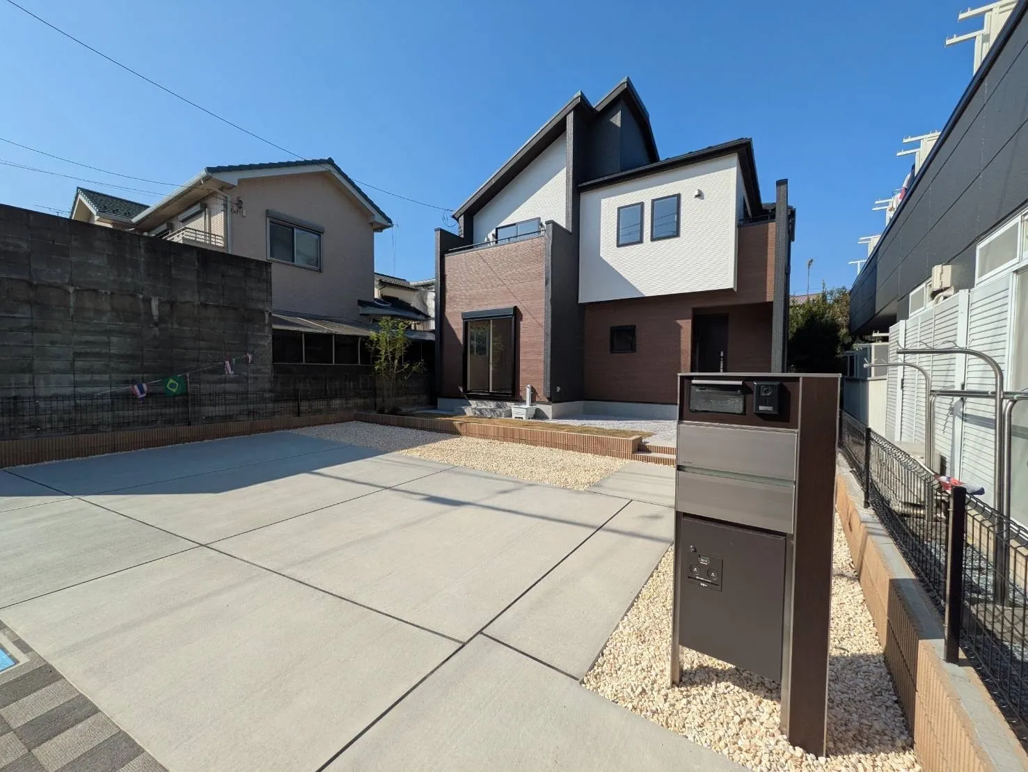 並列3台駐車可能。敷地52坪越え
※完工前