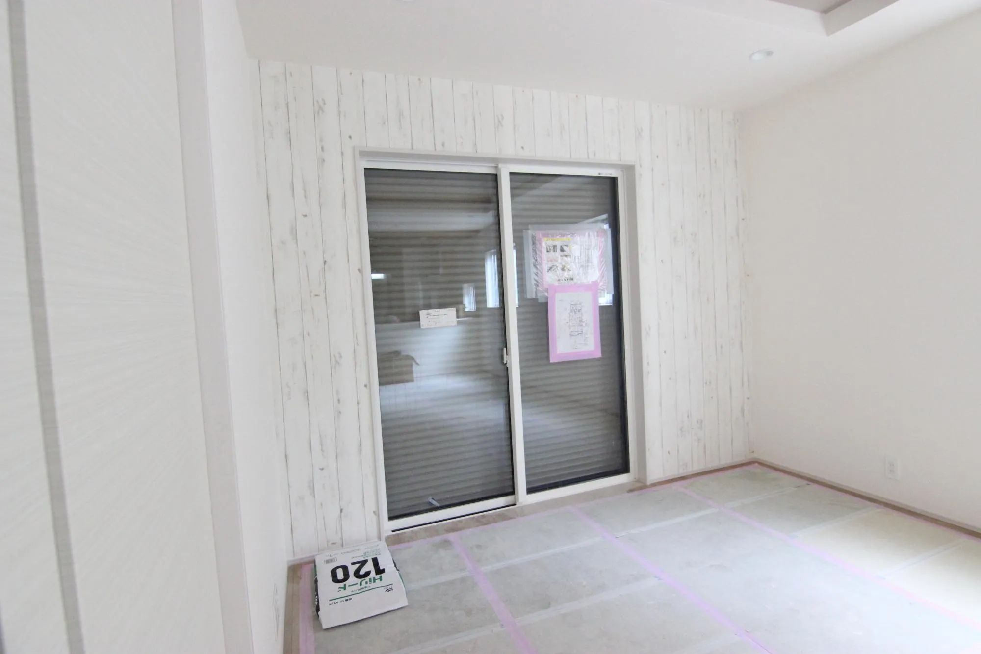 1号棟　リビング(アクセントクロス)　R7.11.23