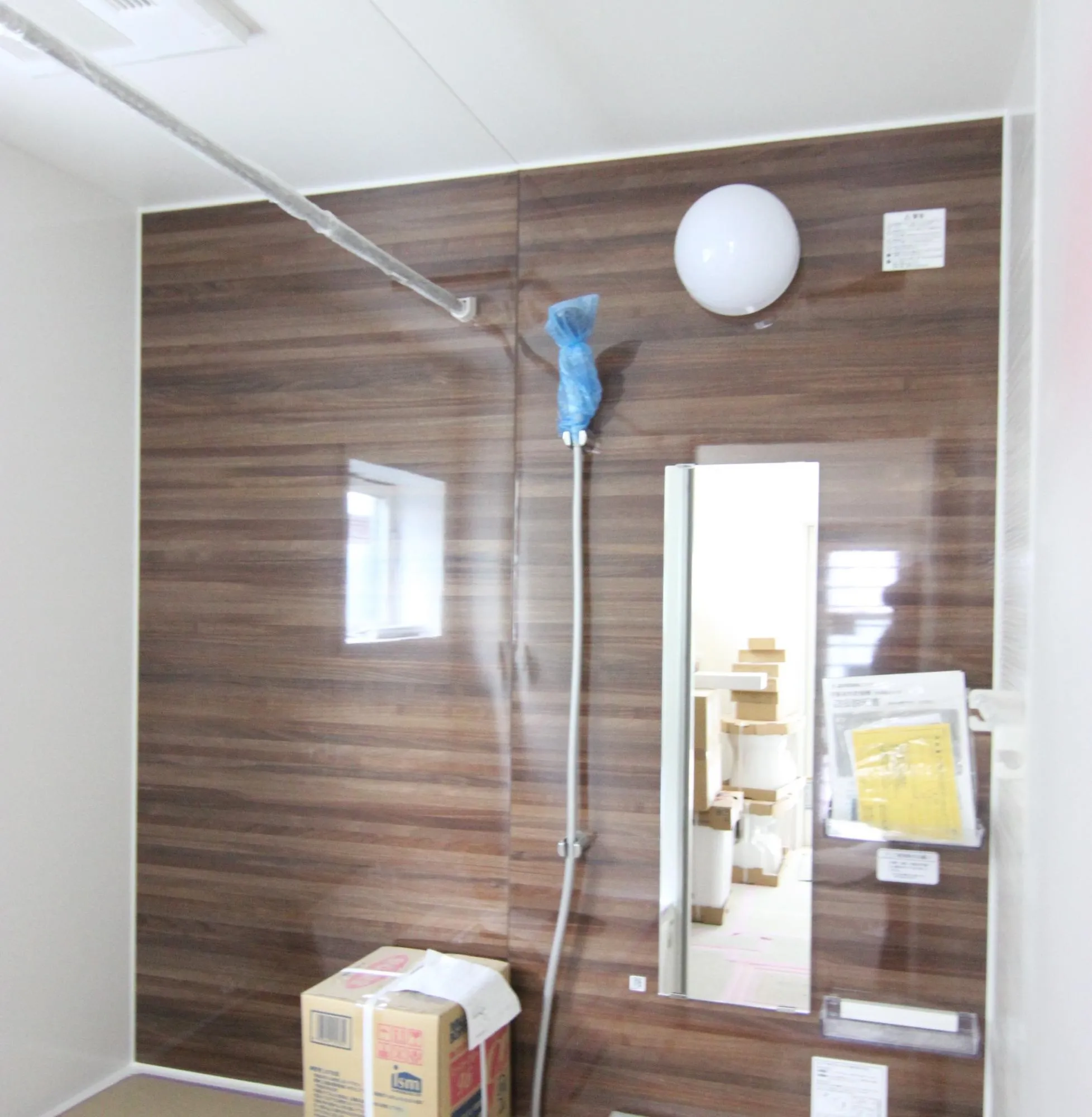 1号棟　浴室(壁面アクセントカラー)　R7.11.23