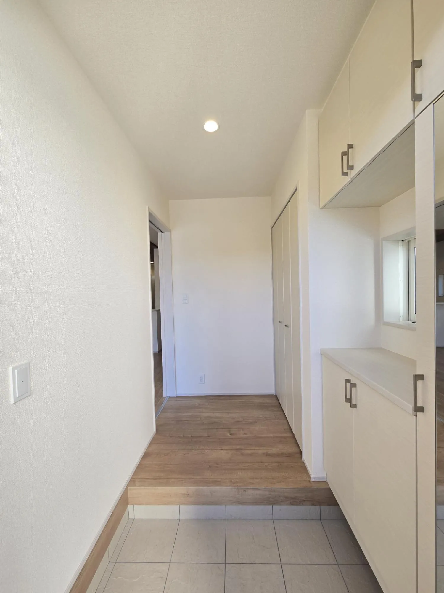 1号棟　玄関　R7.12.12