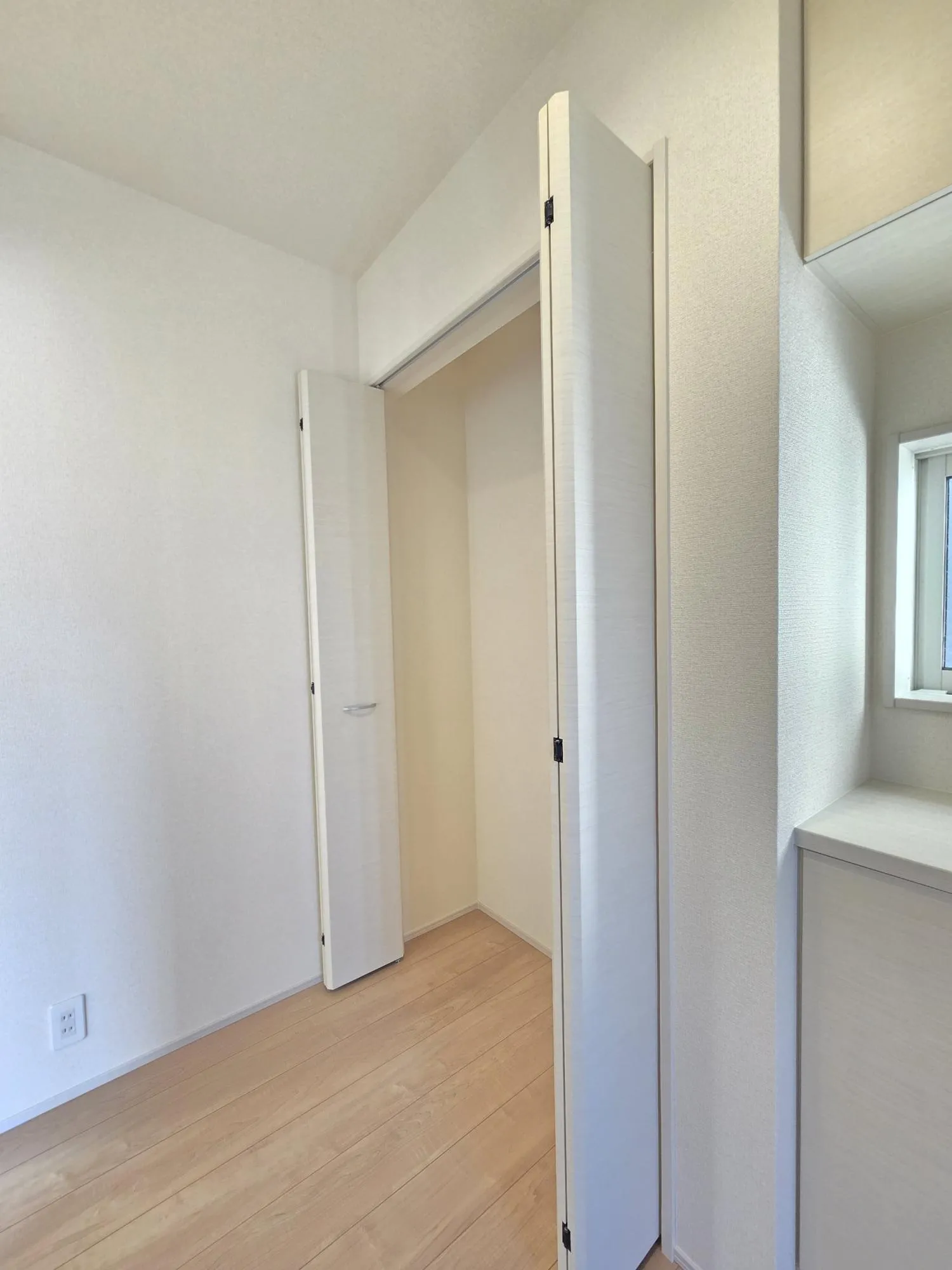 1号棟　玄関廊下収納　R7.12.12