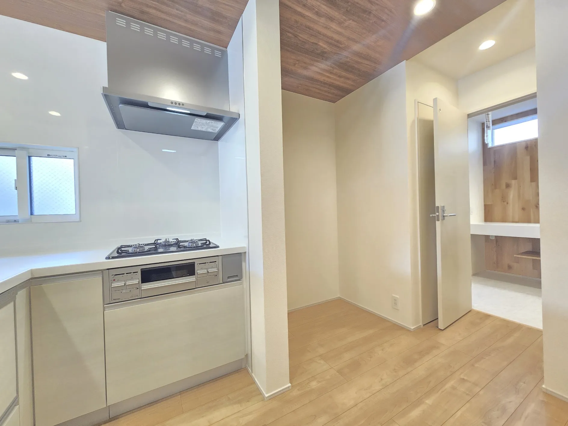 1号棟　キッチン・冷蔵庫スペース　R7.12.12