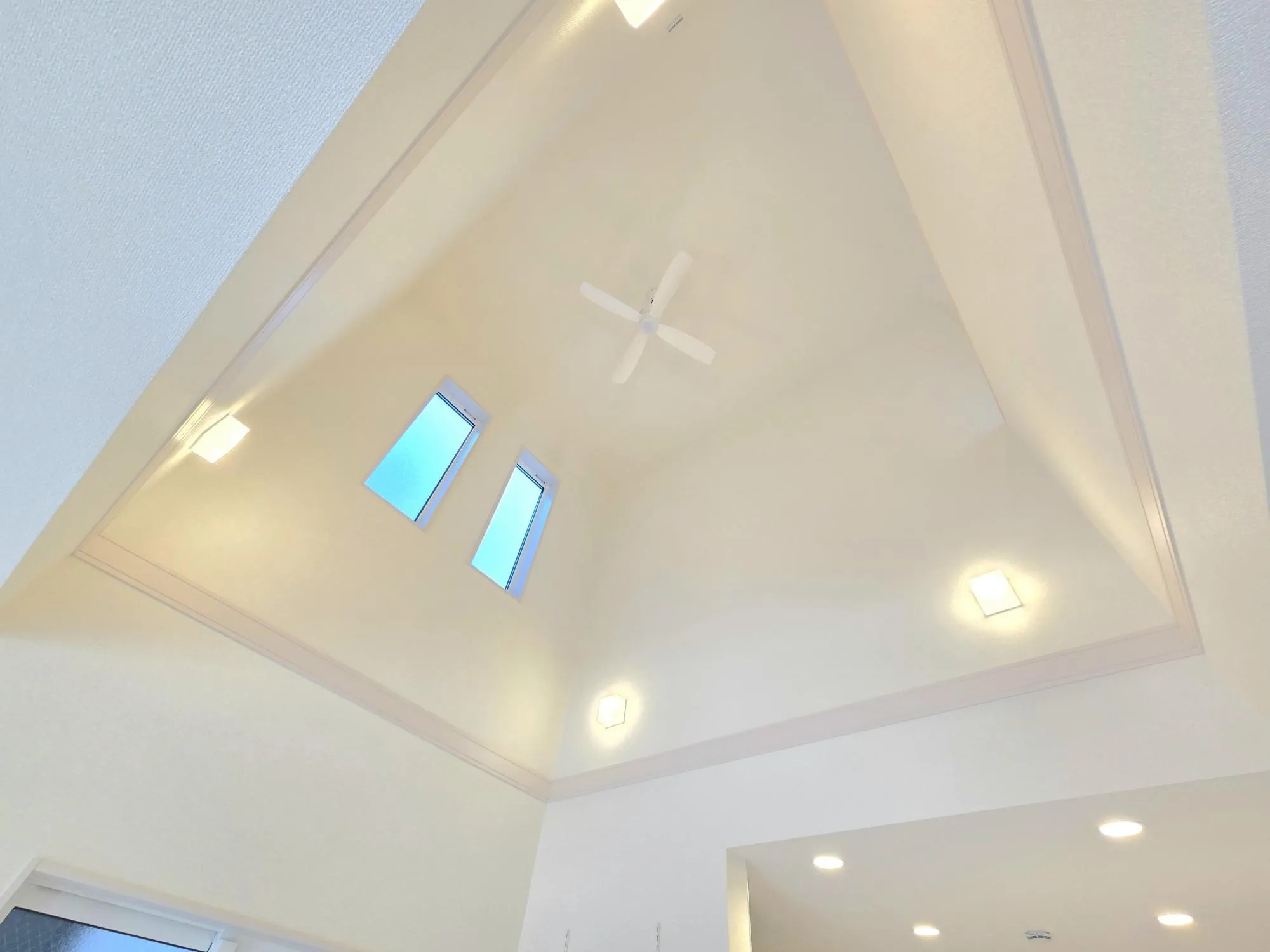 2号棟　リビング吹抜天井　R7.12.12