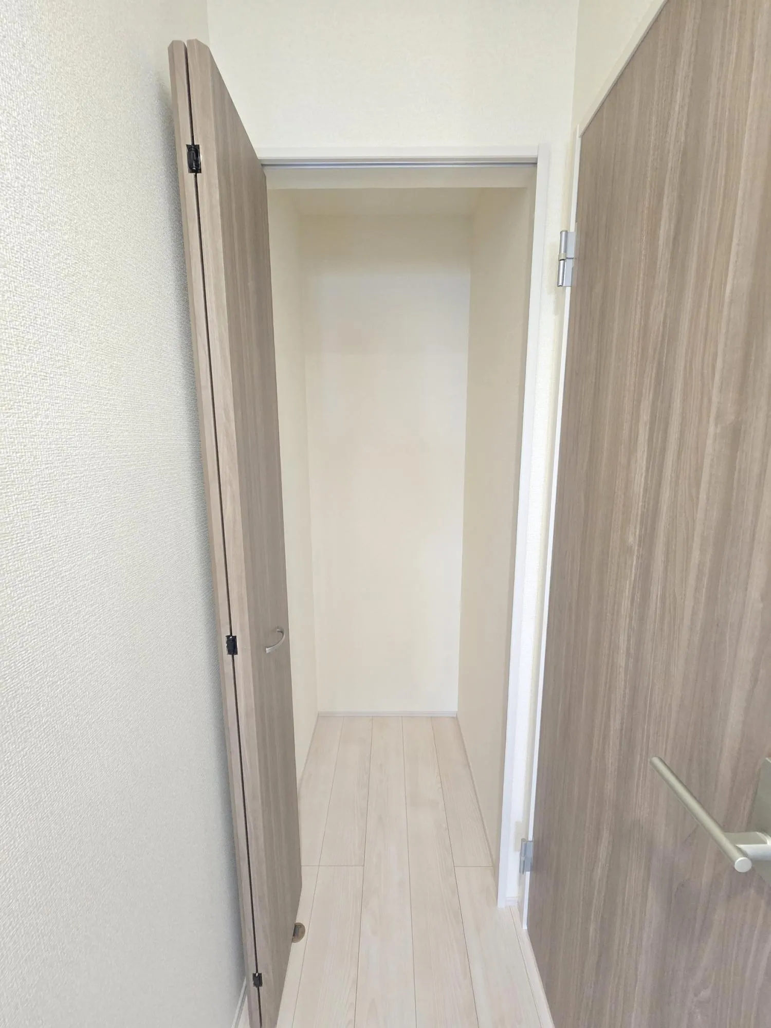 2号棟　2階廊下収納　R7.12.12