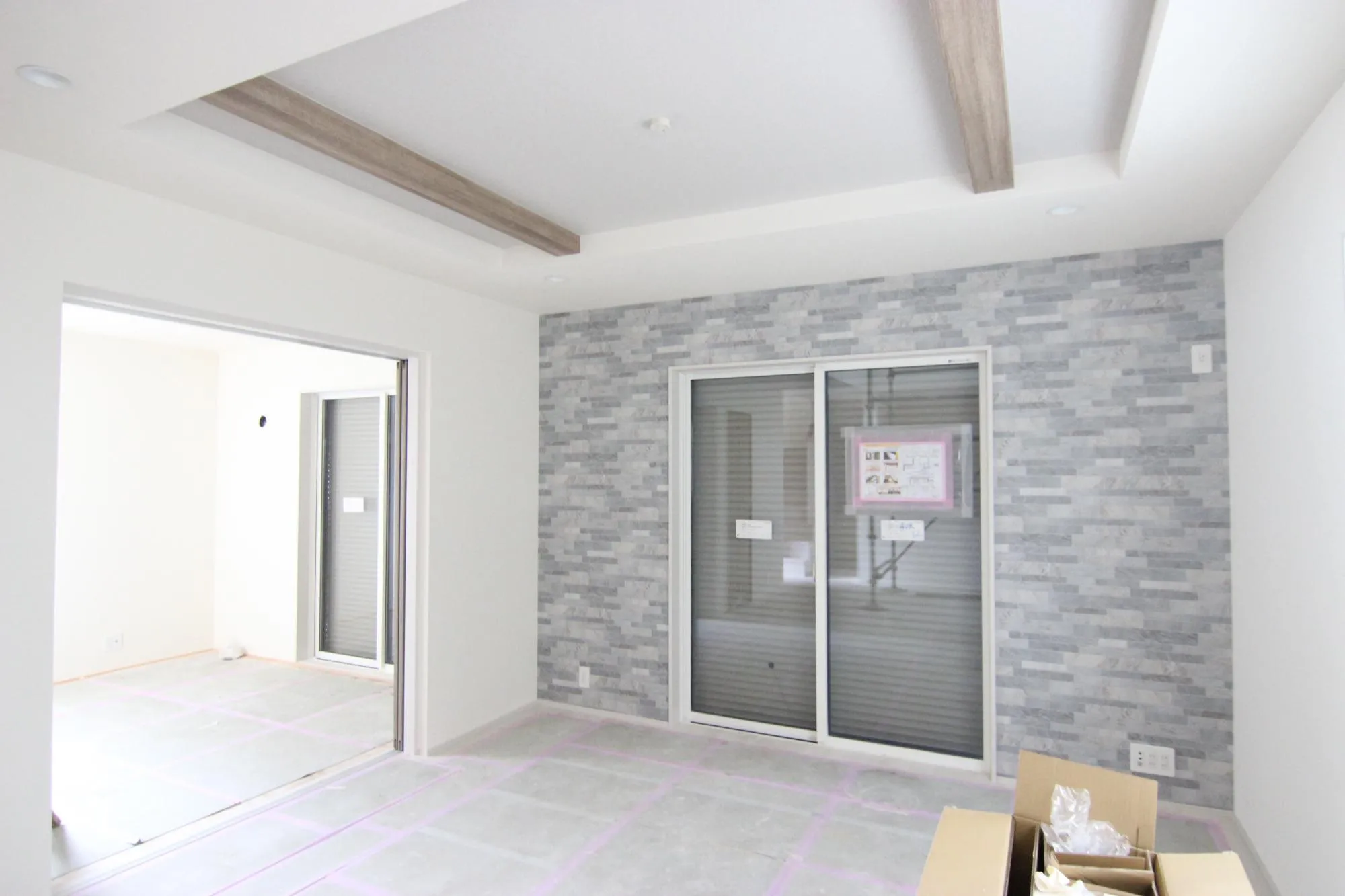 2号棟　リビング(アクセントクロス・折上天井)　R7.11.23