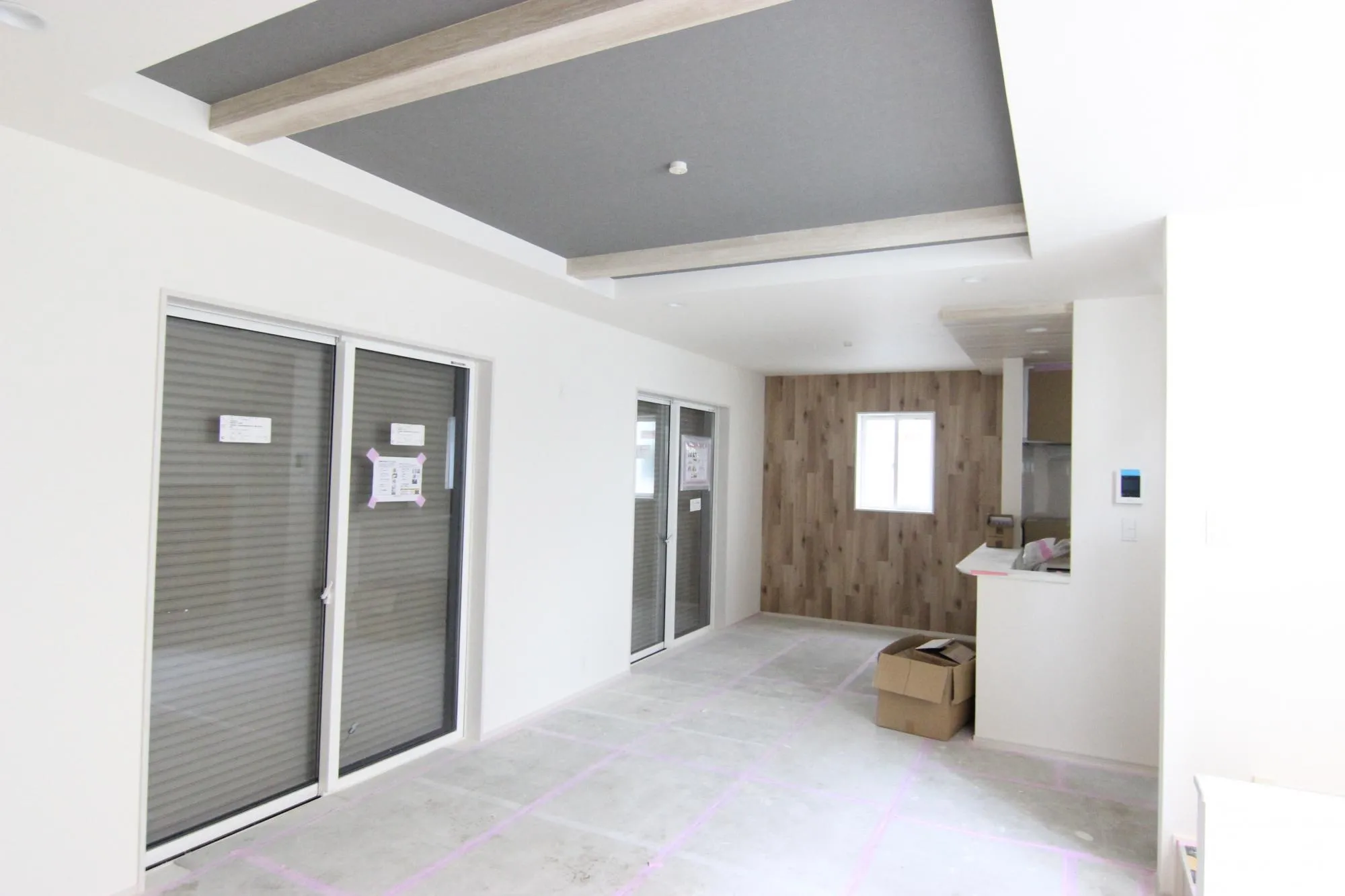 3号棟　リビング(アクセントクロス・折上天井)　R7.11.23