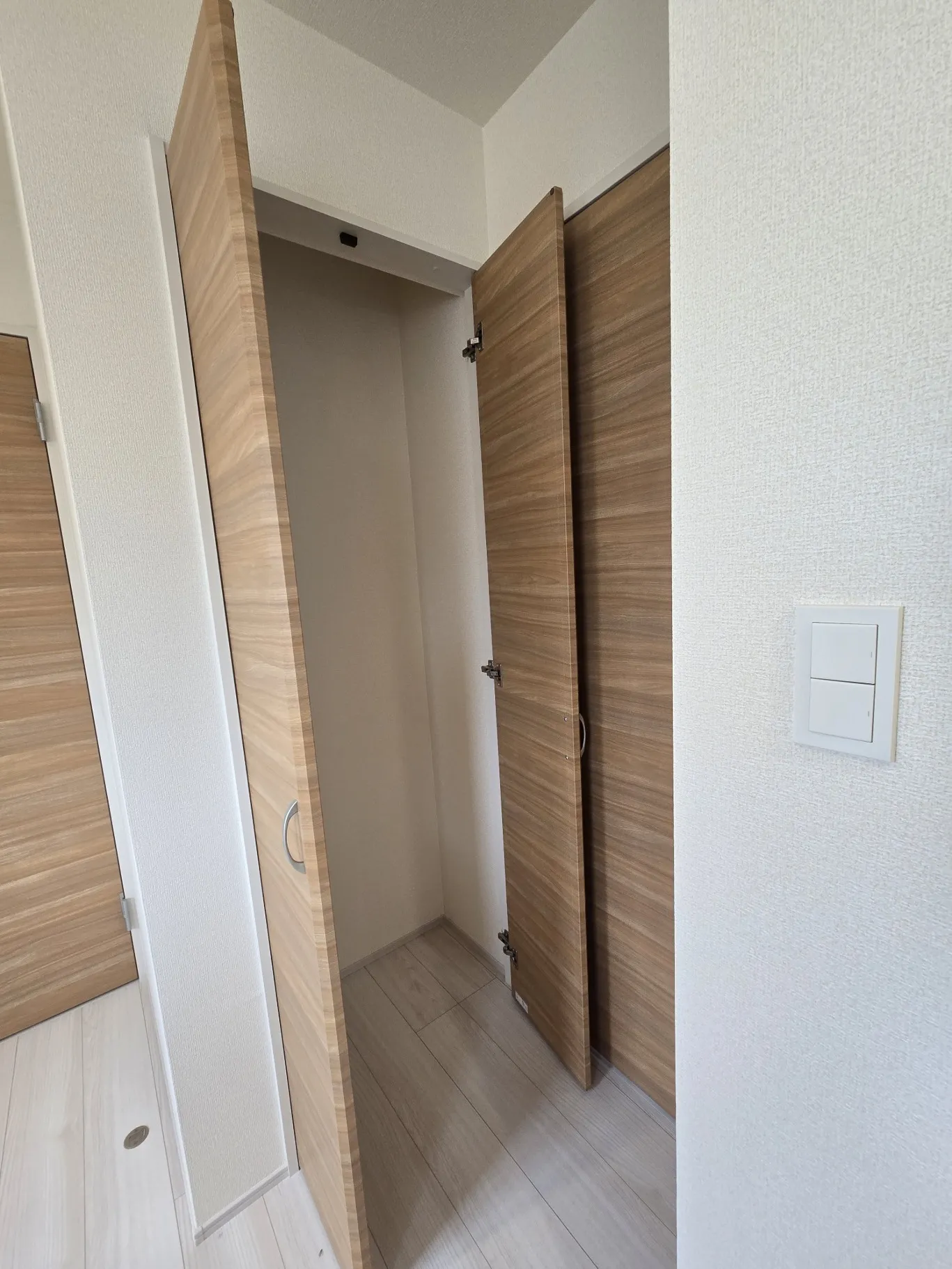 3号棟　2階廊下収納　R7.12.12