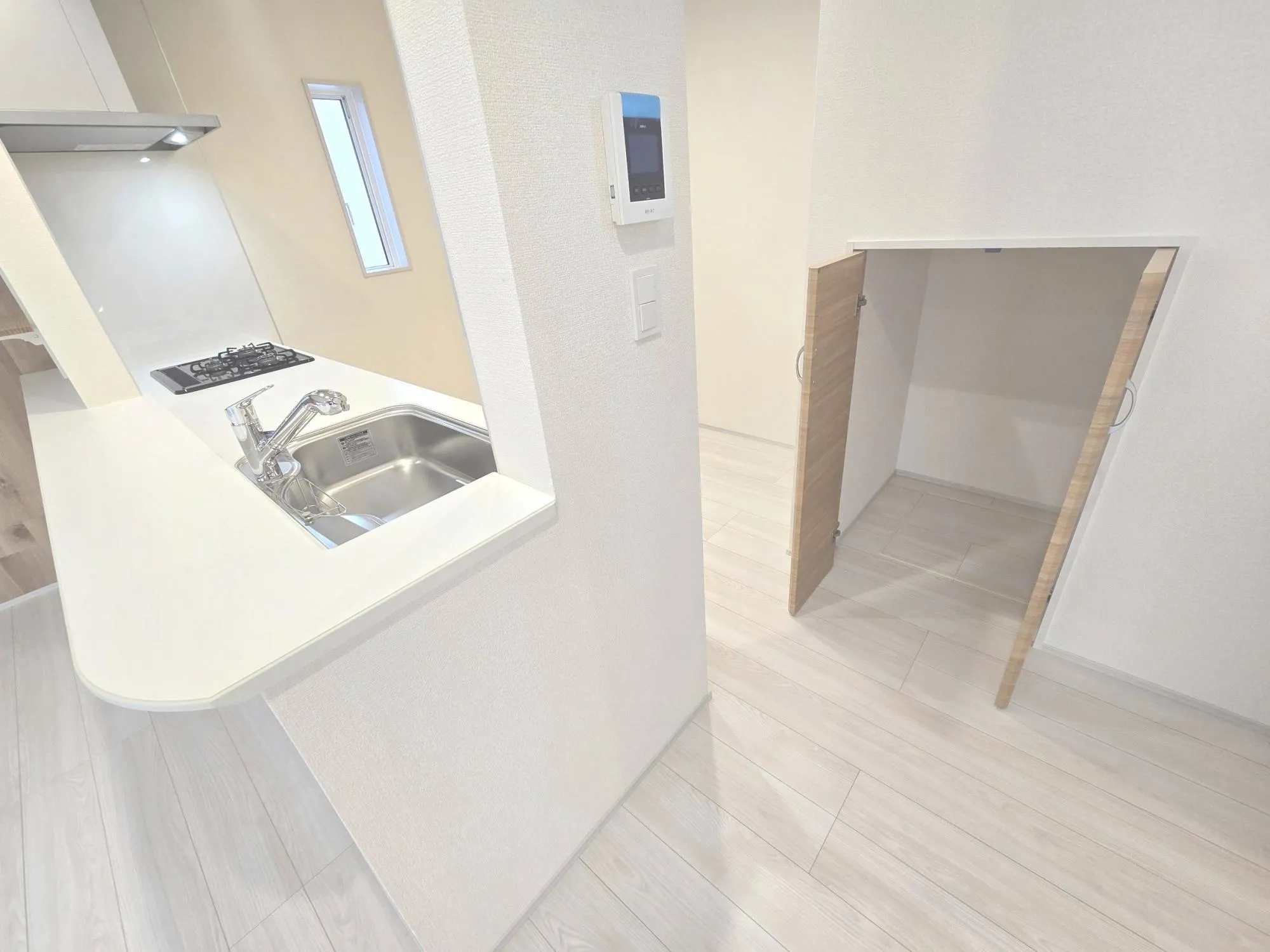 3号棟　キッチン横収納　R7.12.12