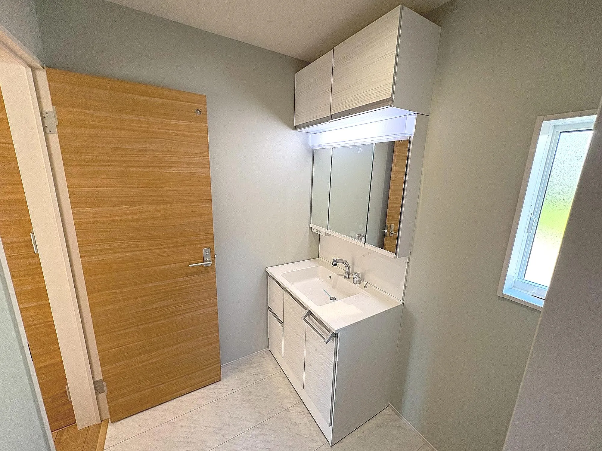 1号棟吊戸付洗面化粧台