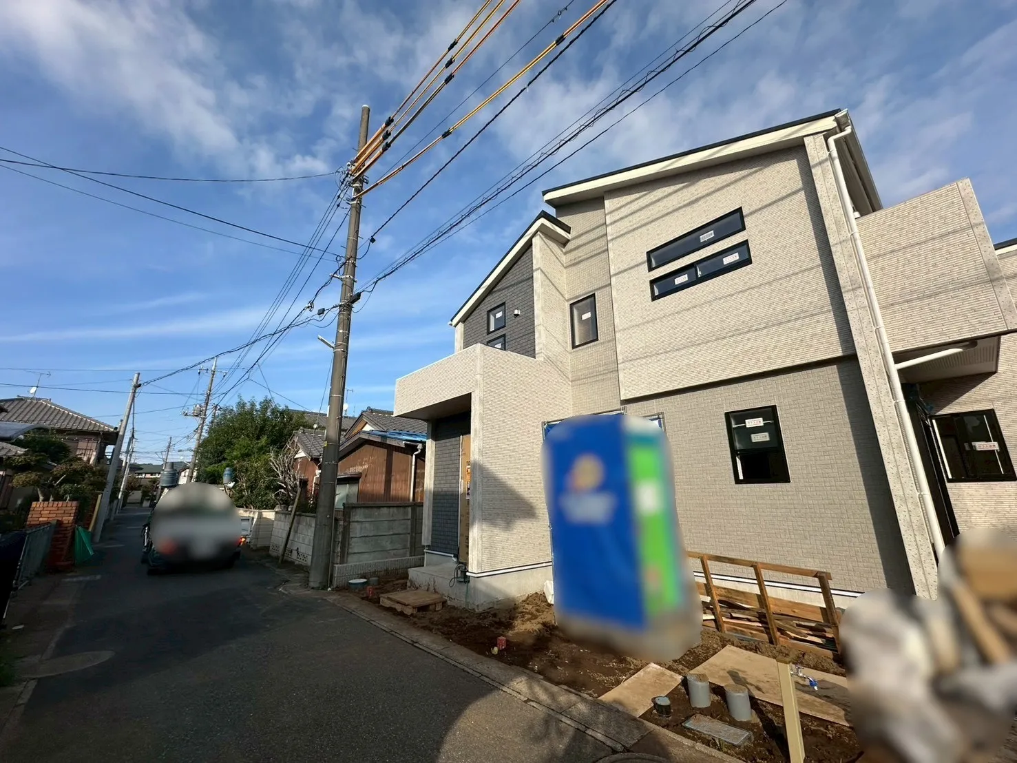 前面道路含む外観写真