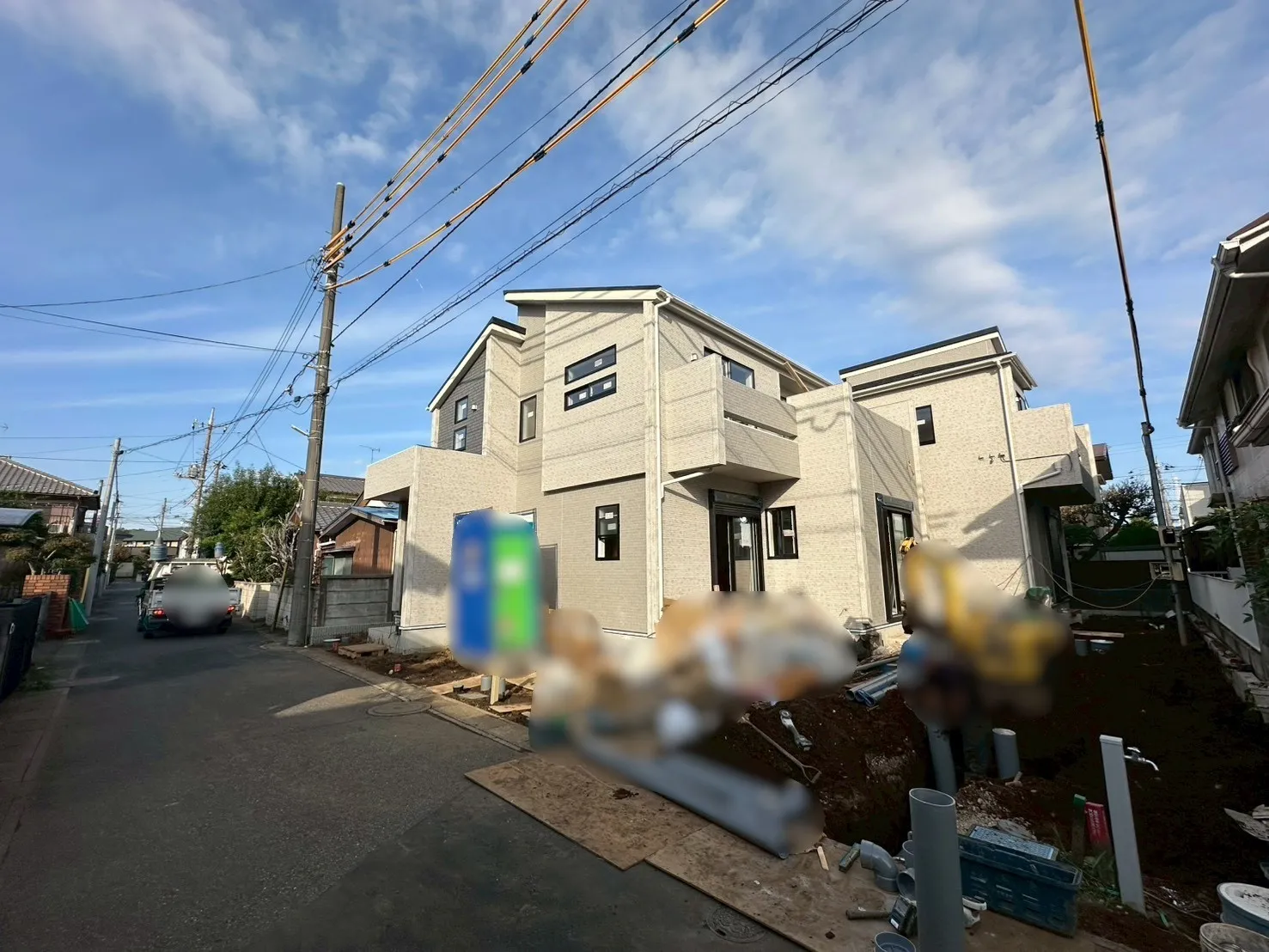 前面道路含む外観写真