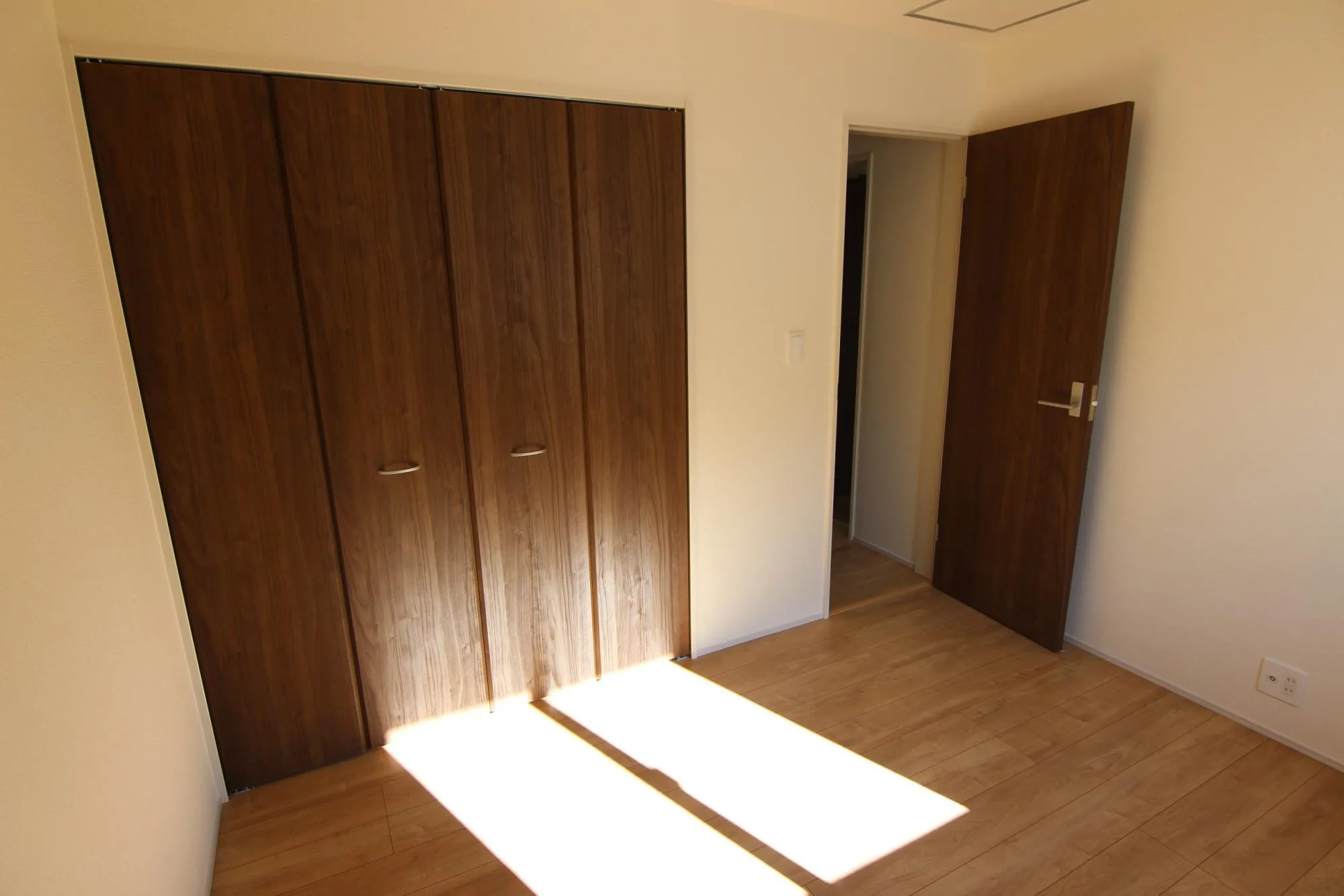 洋室B全居室収納スペース付!住空間もスッキリ広々