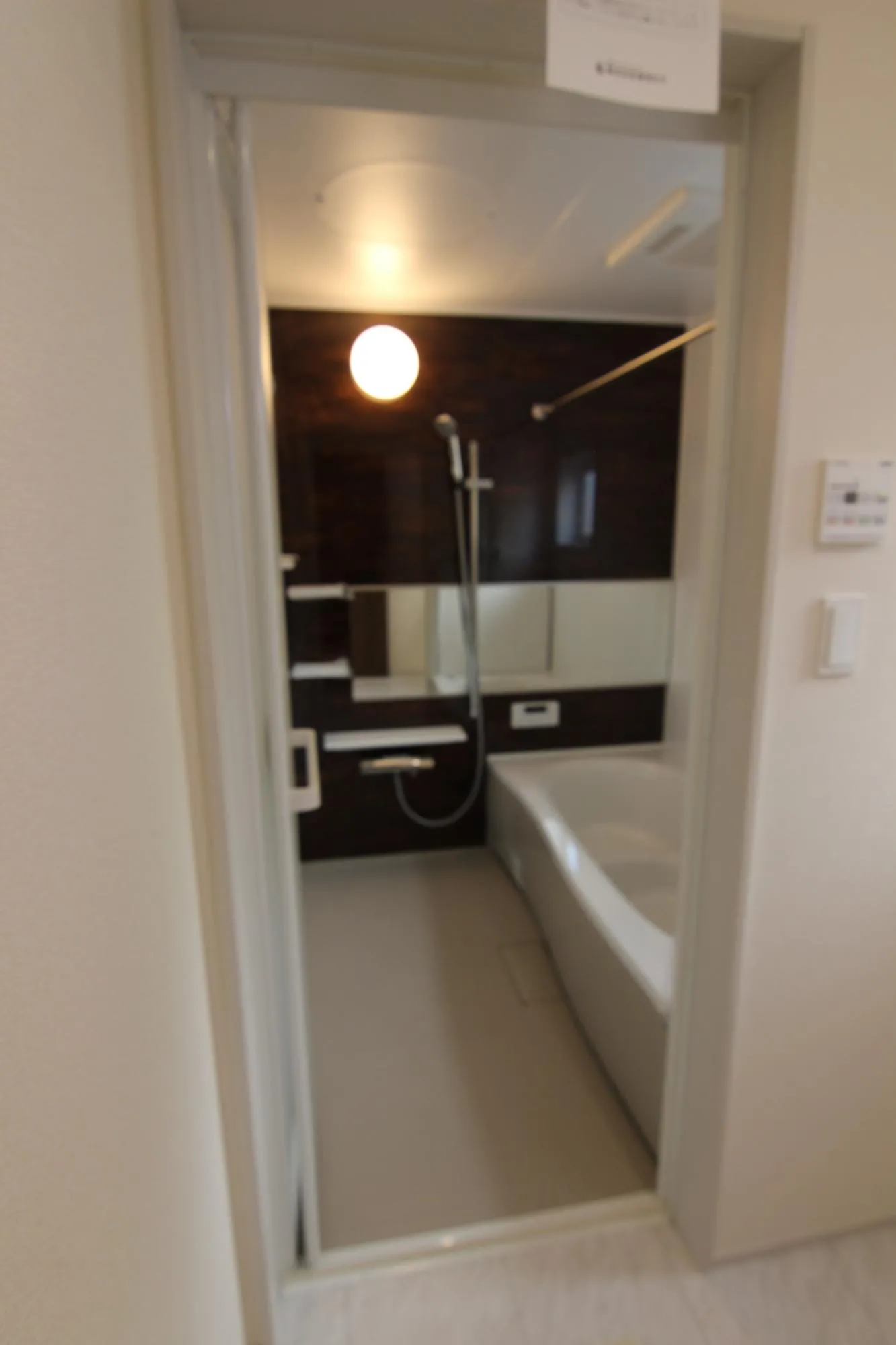 浴室暖房換気乾燥機付。雨天や花粉の多い季節も浴室で衣類乾燥できます