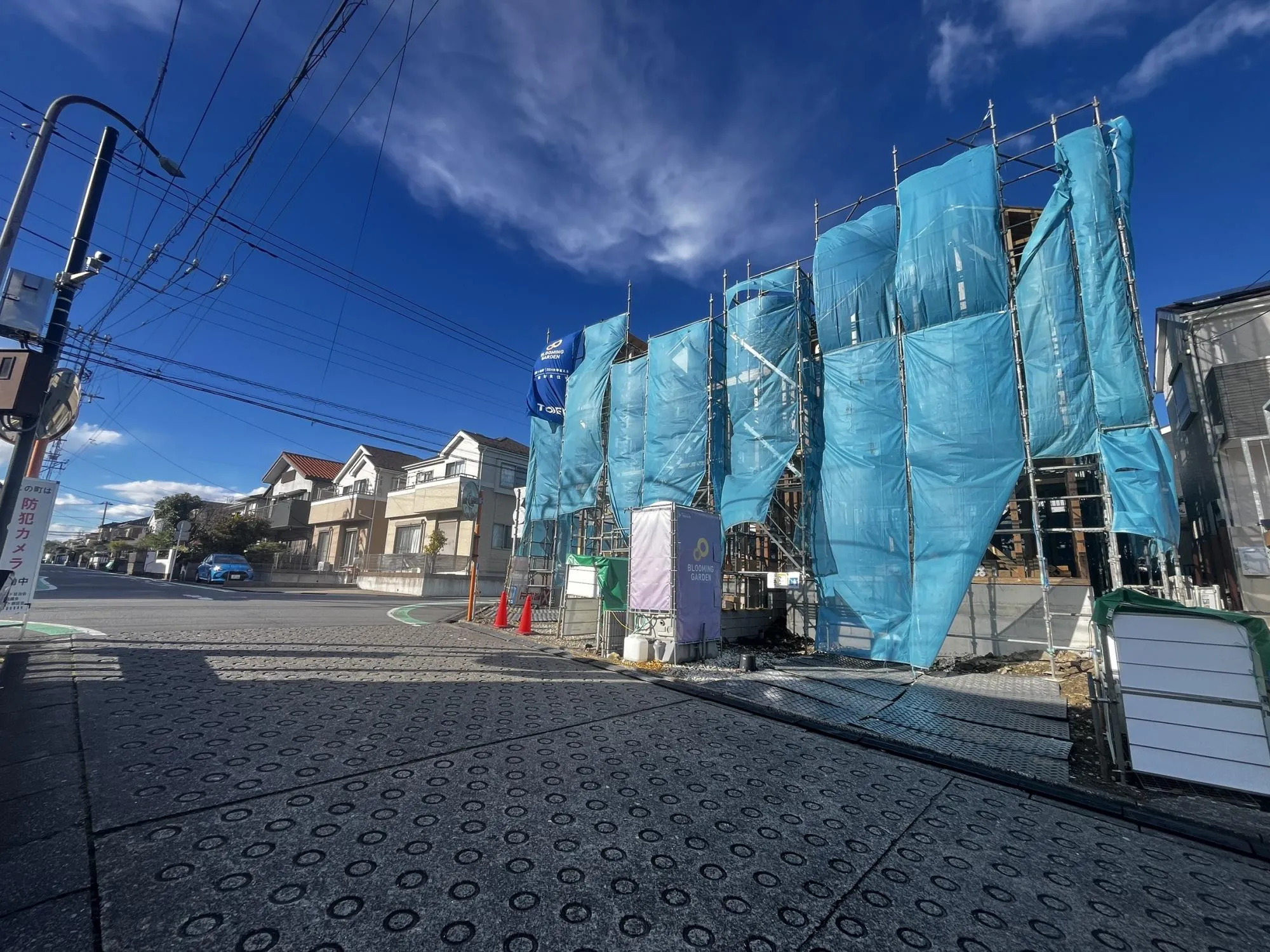 前面道路はゆとりのある幅員7.6m!
車の出し入れもスムーズで、駐車が苦手な方にも安心です。