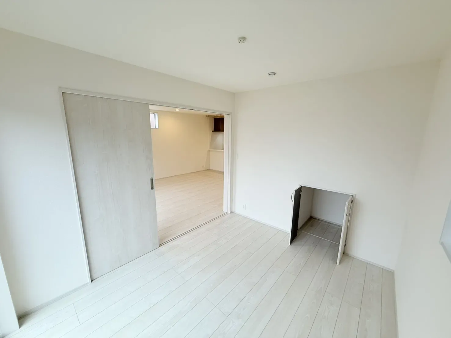 【①号棟　1階洋室】