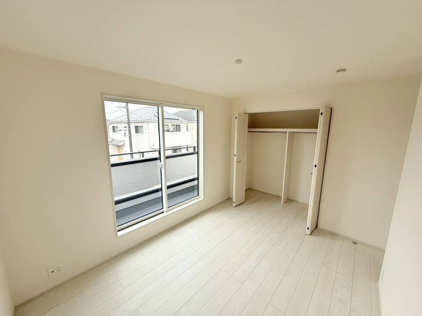 【①号棟　2階洋室】