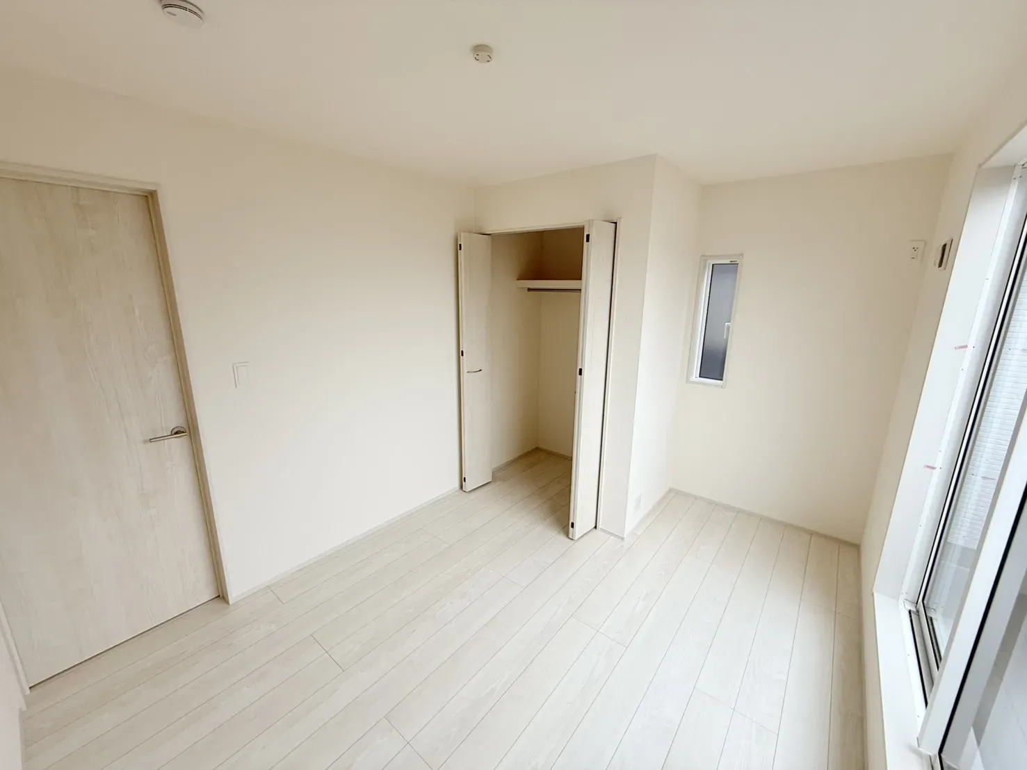 【①号棟　2階洋室】