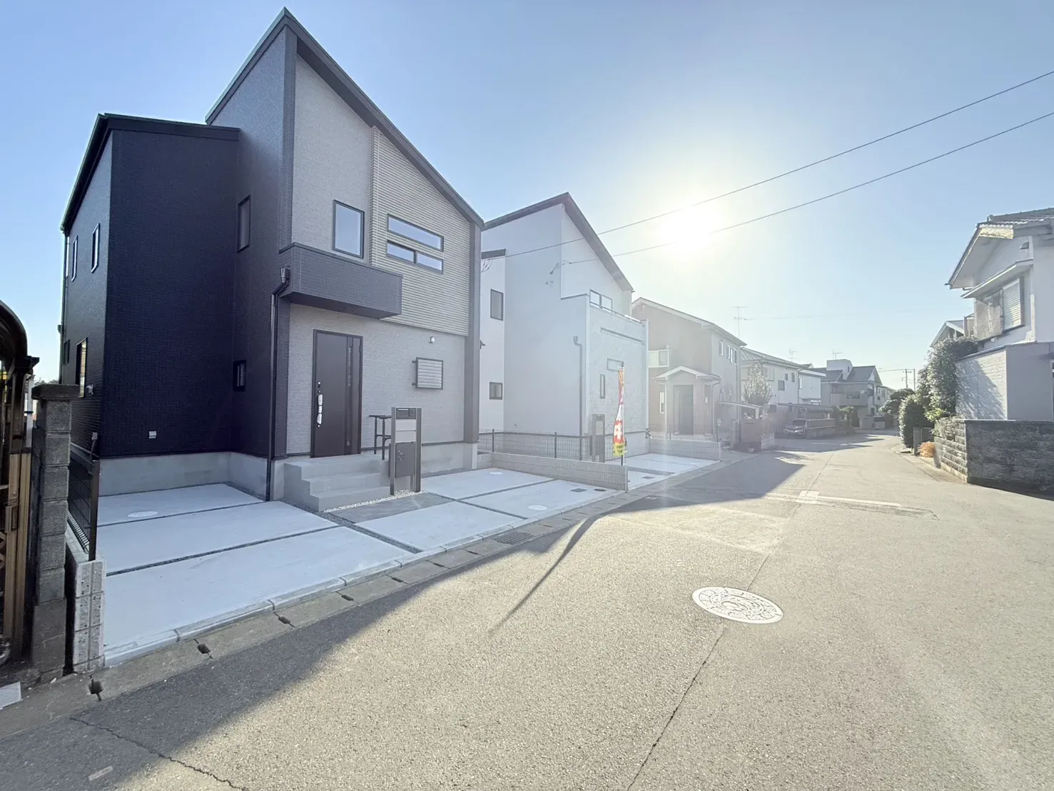 【①・②号棟　外観】