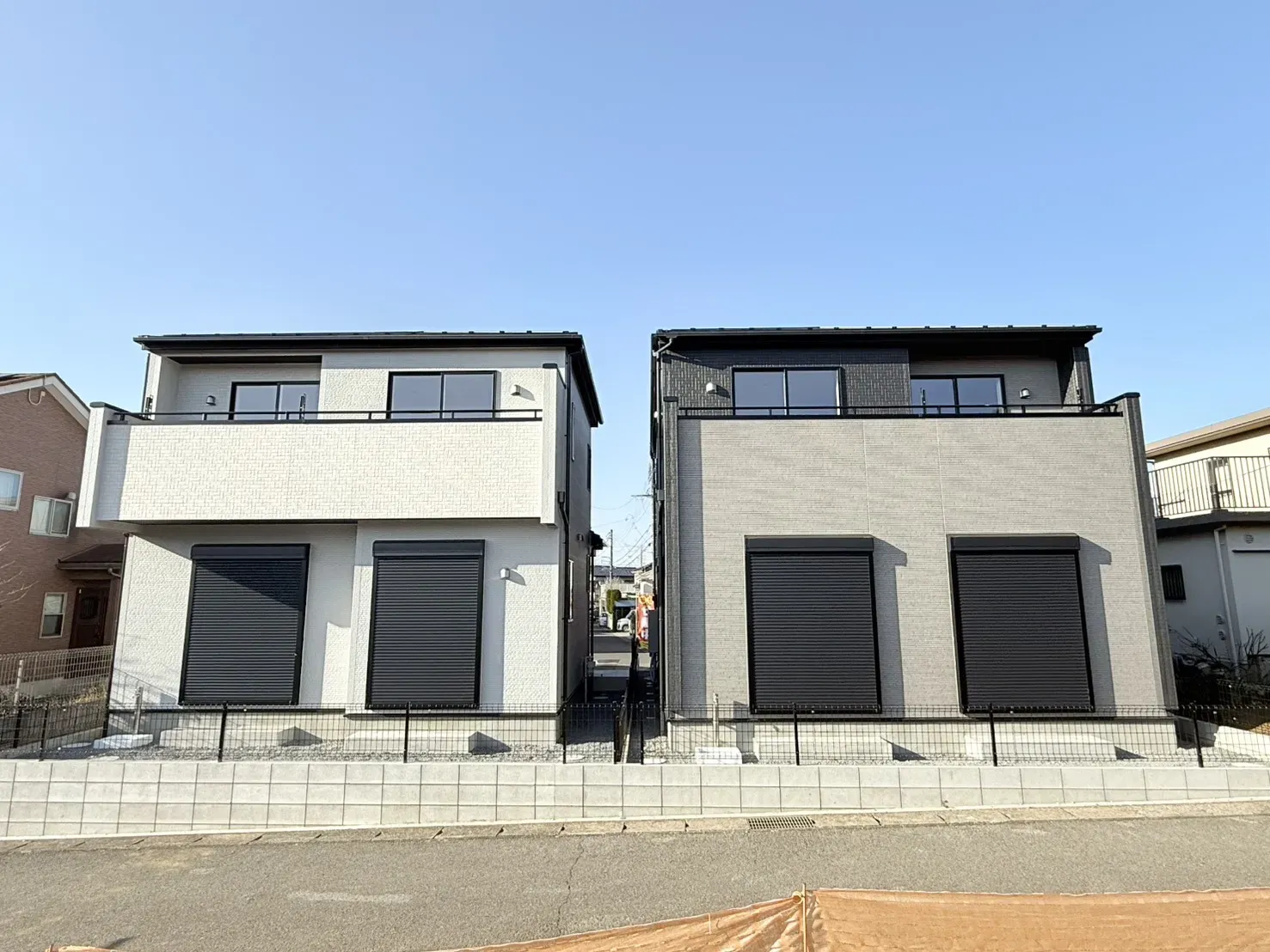 【①・②号棟　外観】