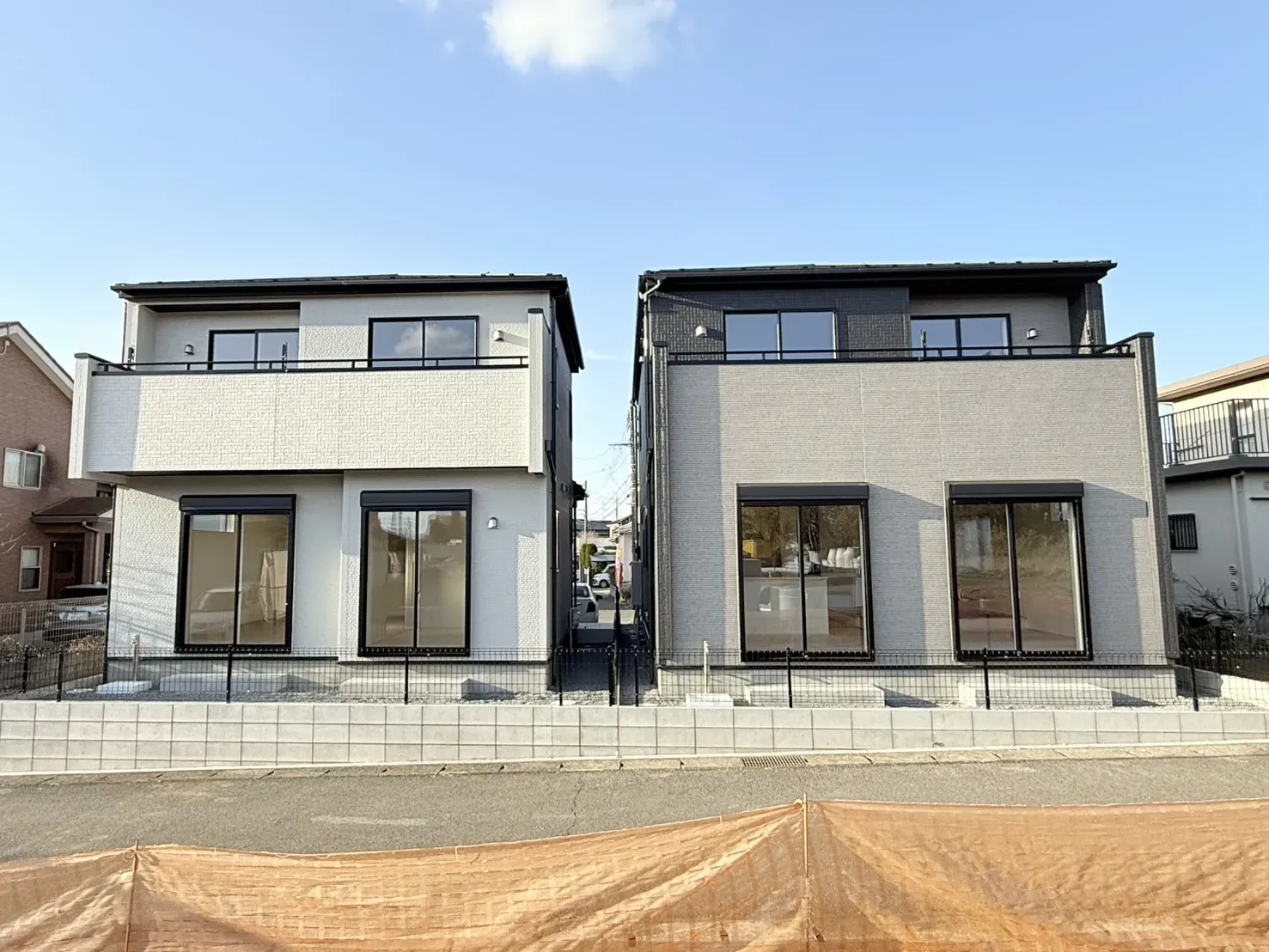 【①・②号棟　外観】