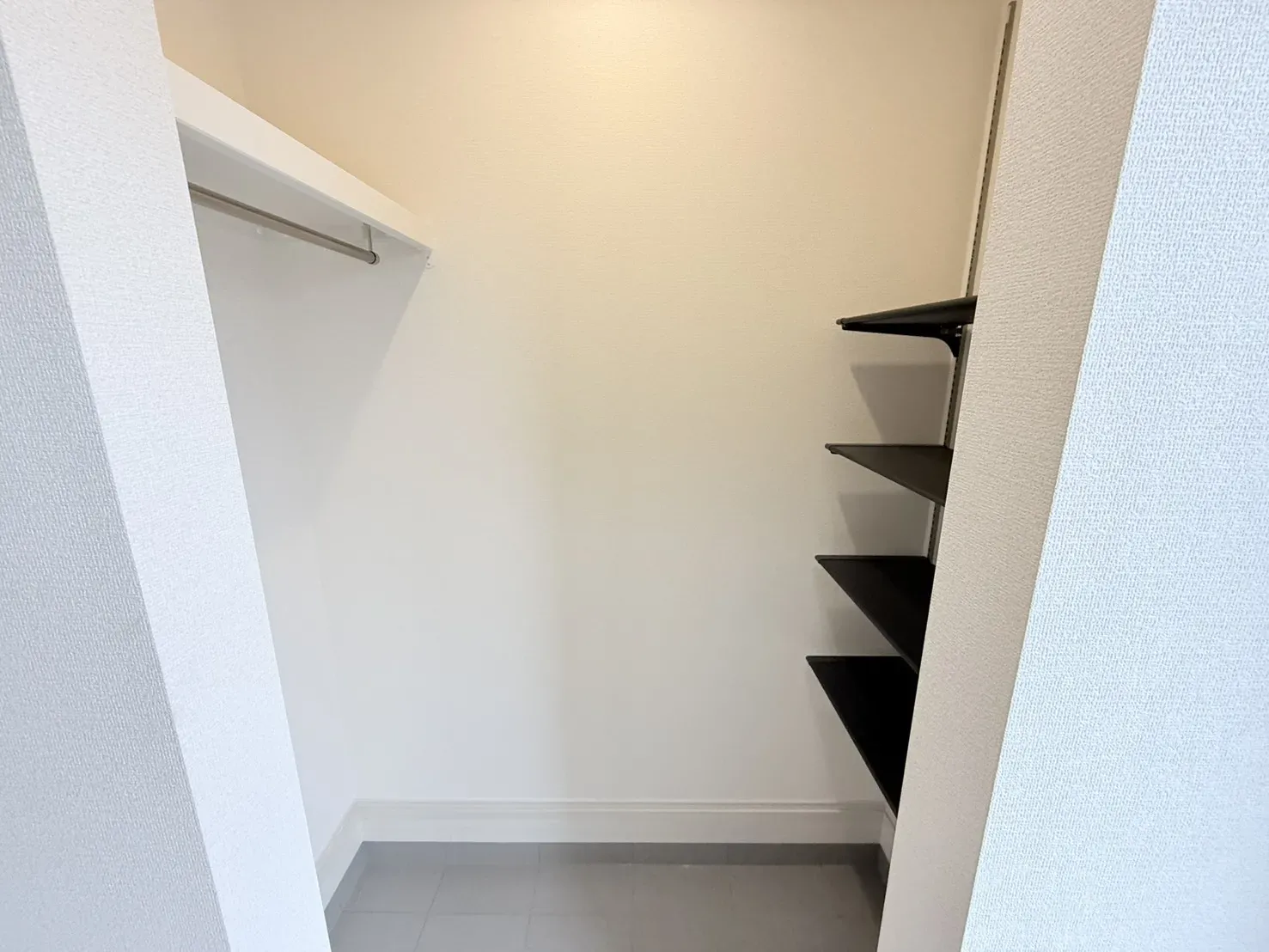 【②号棟　玄関土間収納】