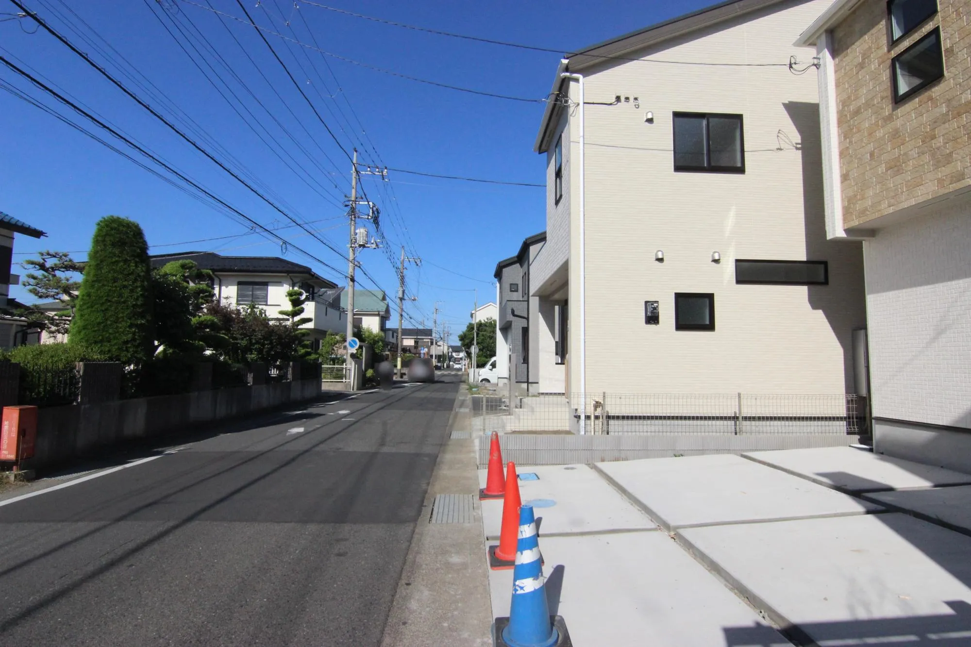 R8.5.31 外観・前面道路