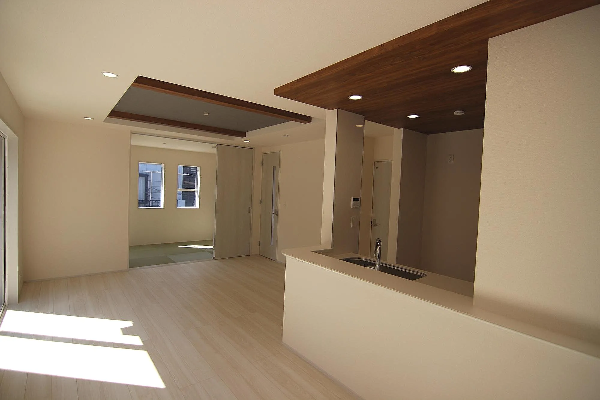 【4号棟　LDK(16.75帖)】