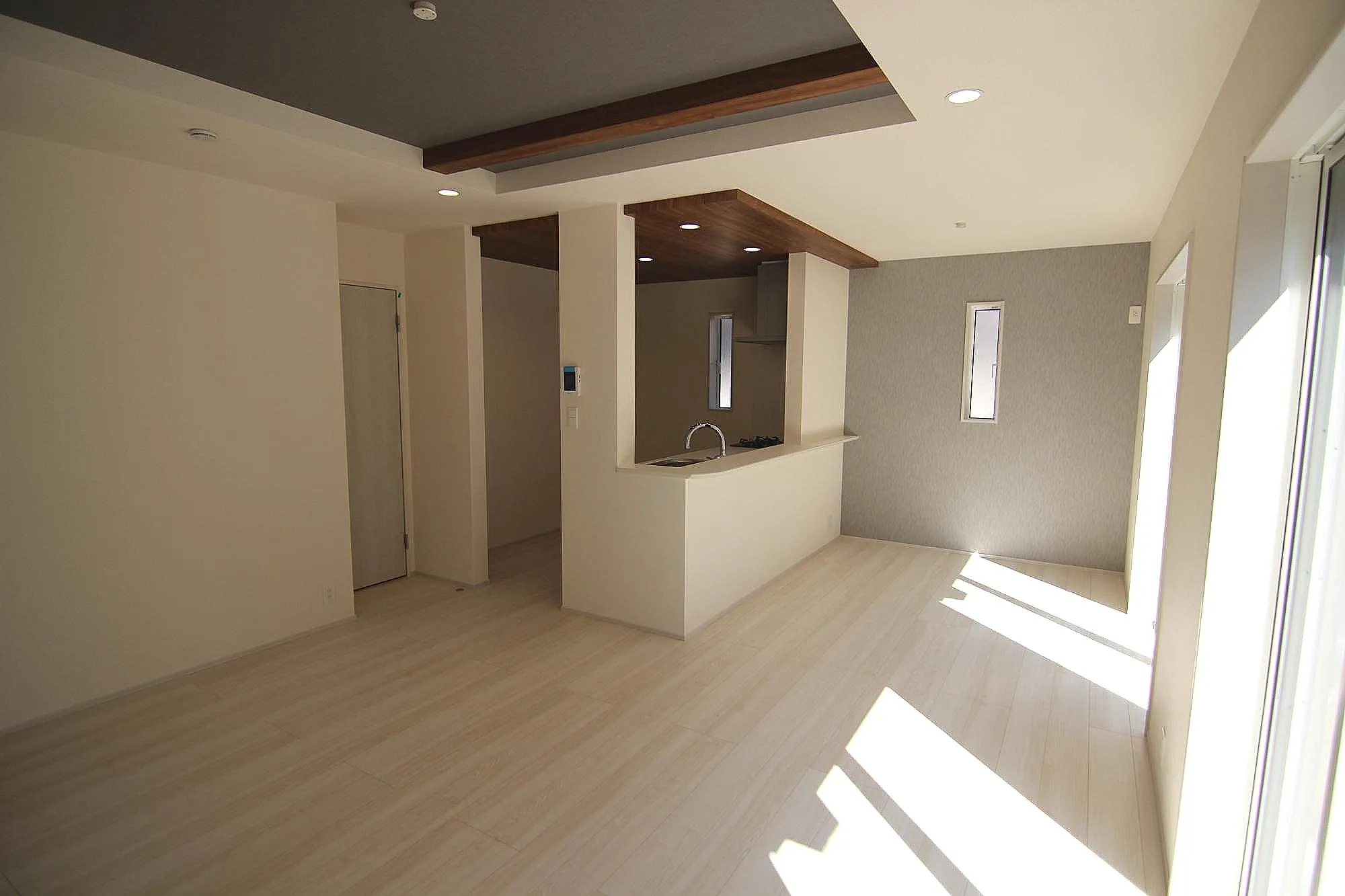 【4号棟　LDK(16.75帖)】