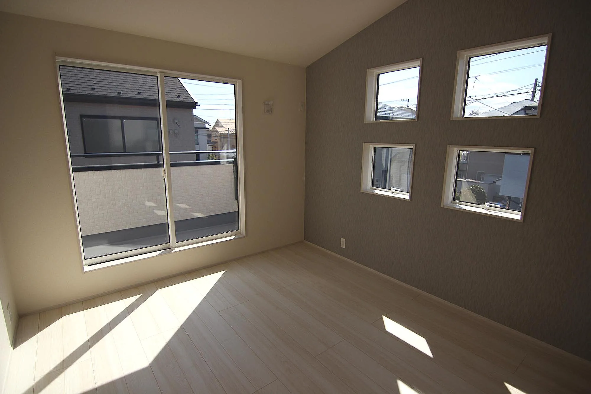 【4号棟　2階洋室(7.37帖)】