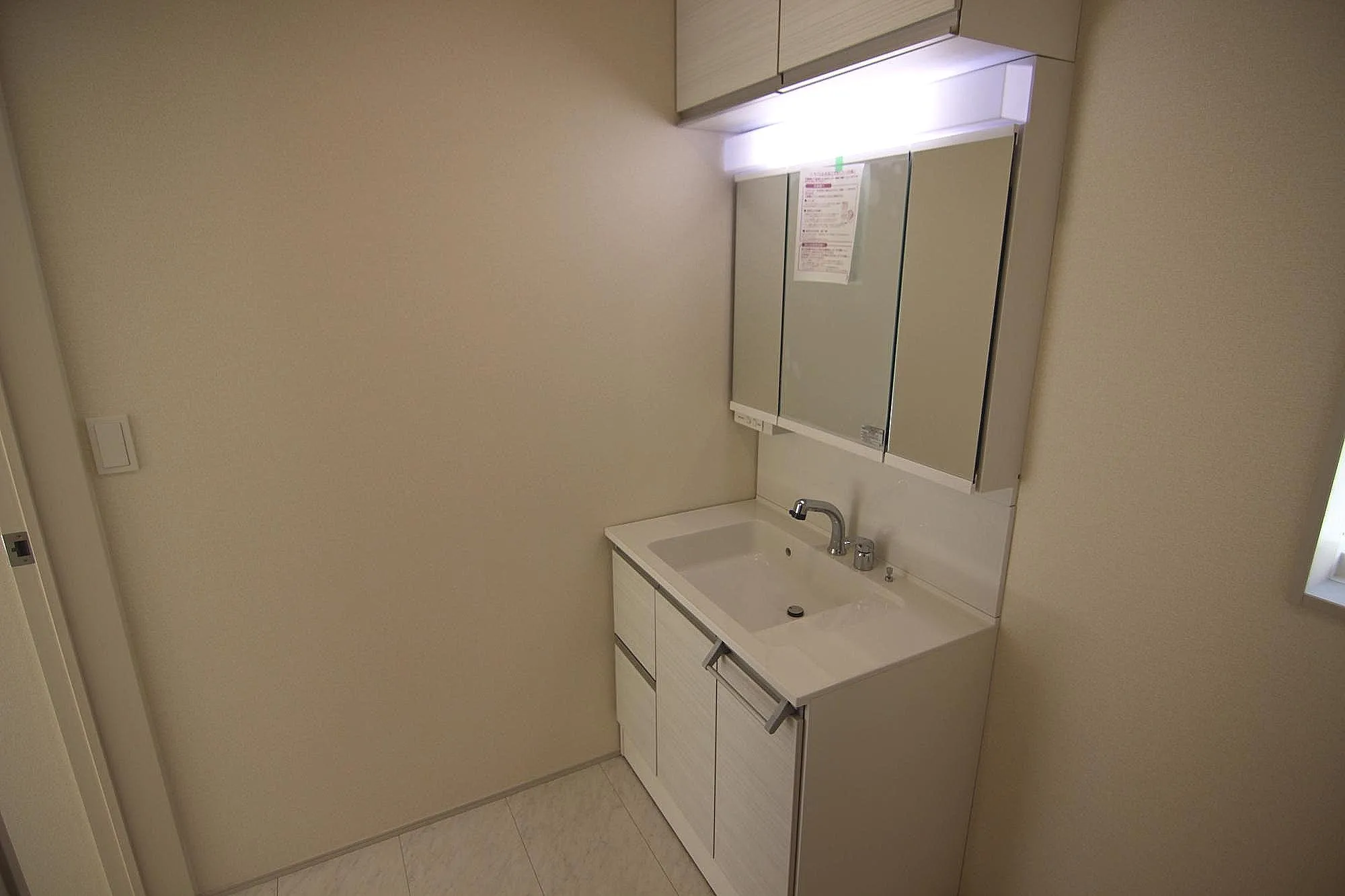 【4号棟　洗面所】