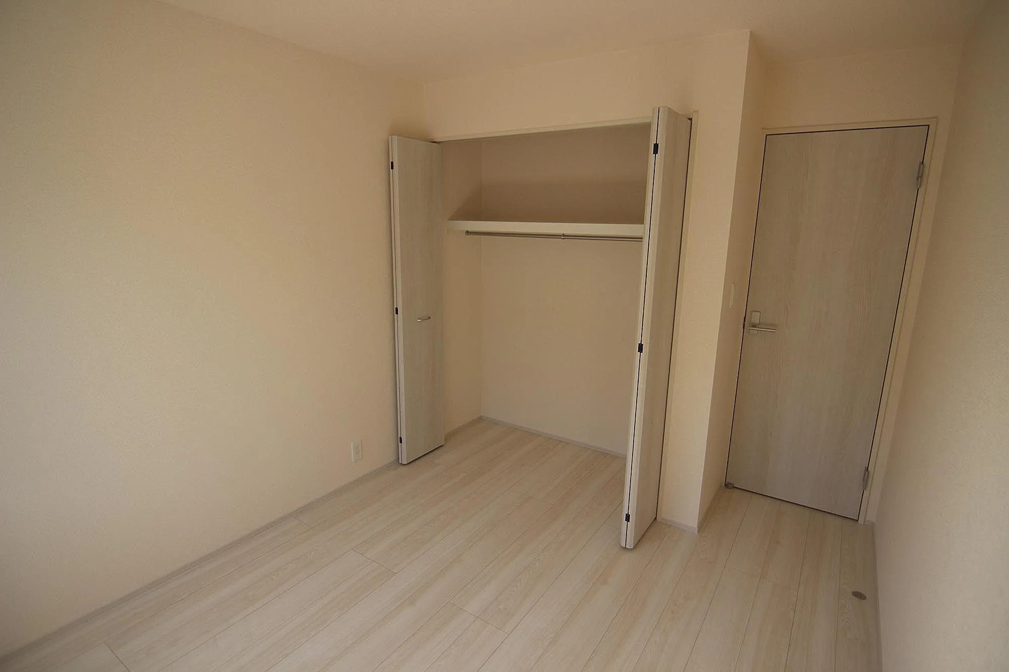 【4号棟　2階洋室(5帖)】