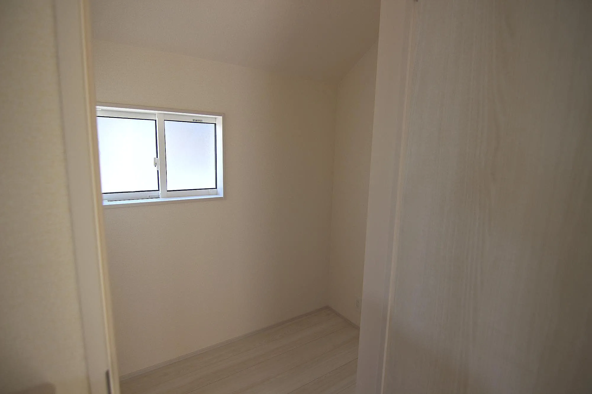 【4号棟　納戸】