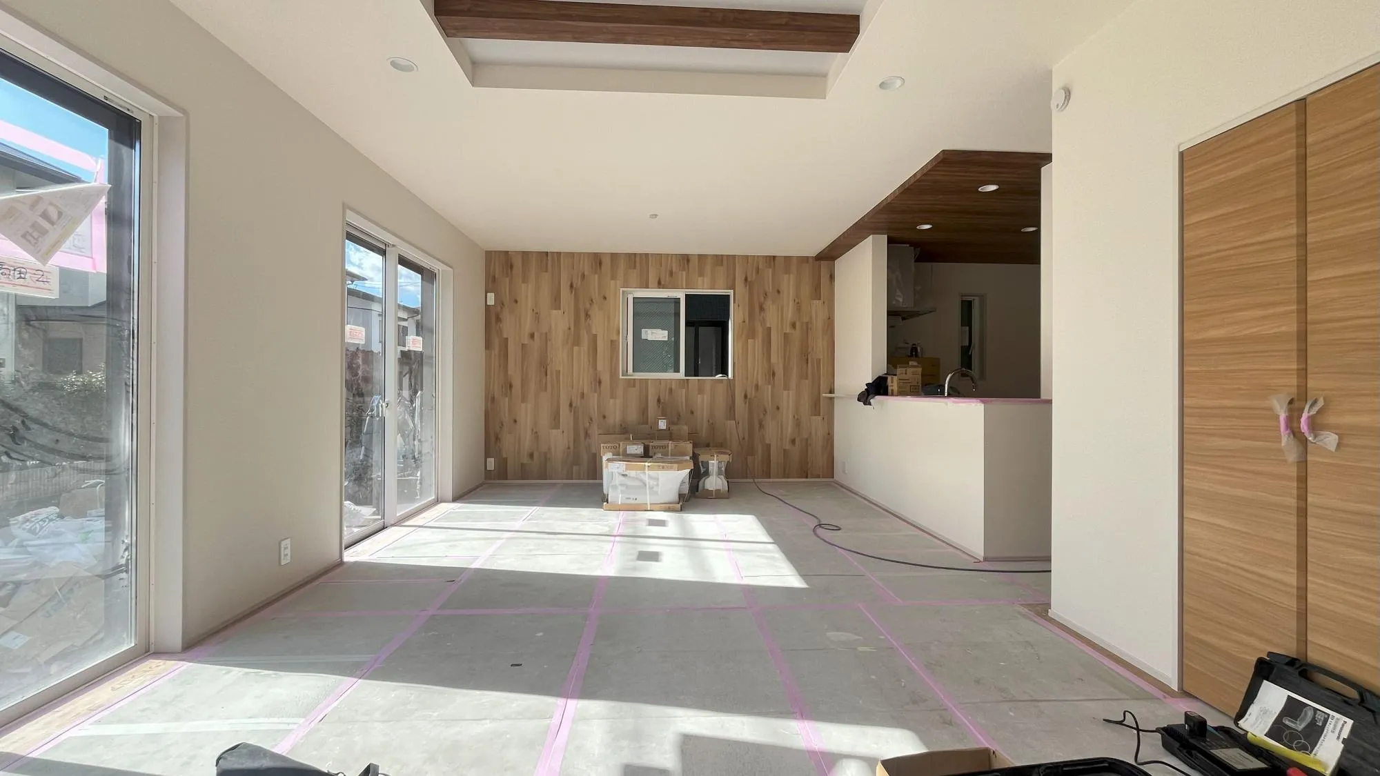 収納力を兼ね備えたリビングはスッキリとした空間になります。