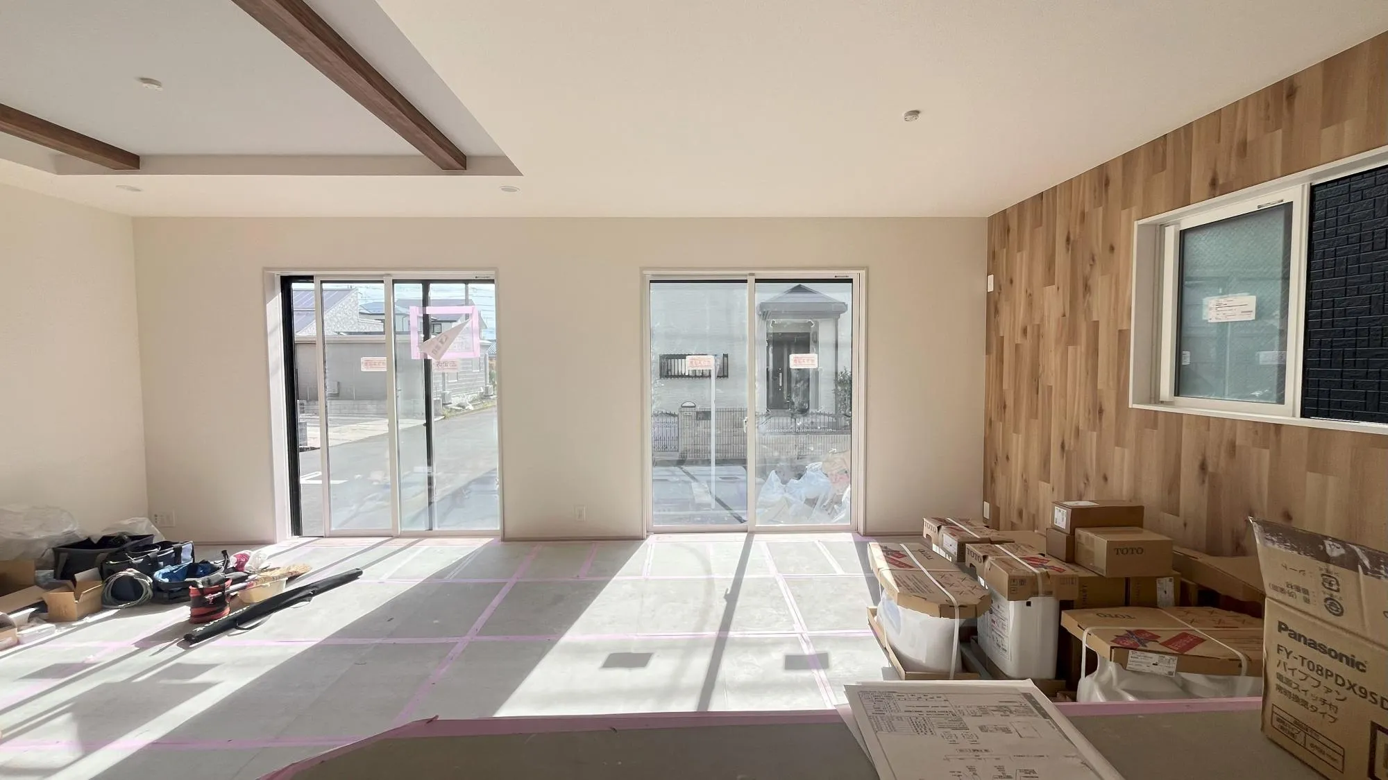 南向きのリビングは陽光が差し込み明るいです。