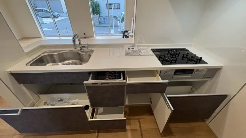 2号棟 豊富な収納力のあるシステムキッチン!