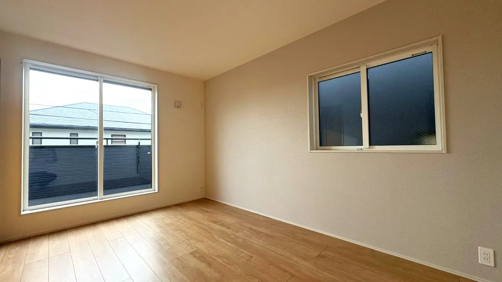 2号棟 洋室6.75畳 南道路なので日あたり良好です!