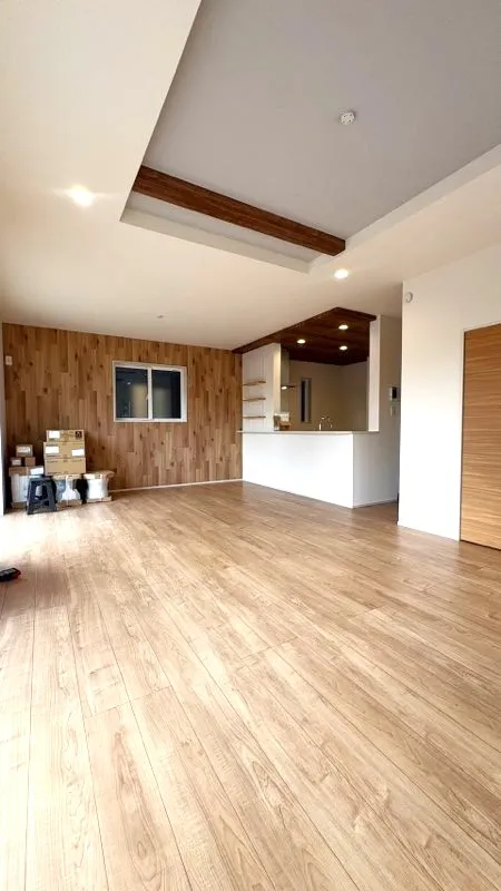 2号棟 リビングには折上天井!キッチンには、ポップアップ天井!ワンランク上の空間を演出しております!