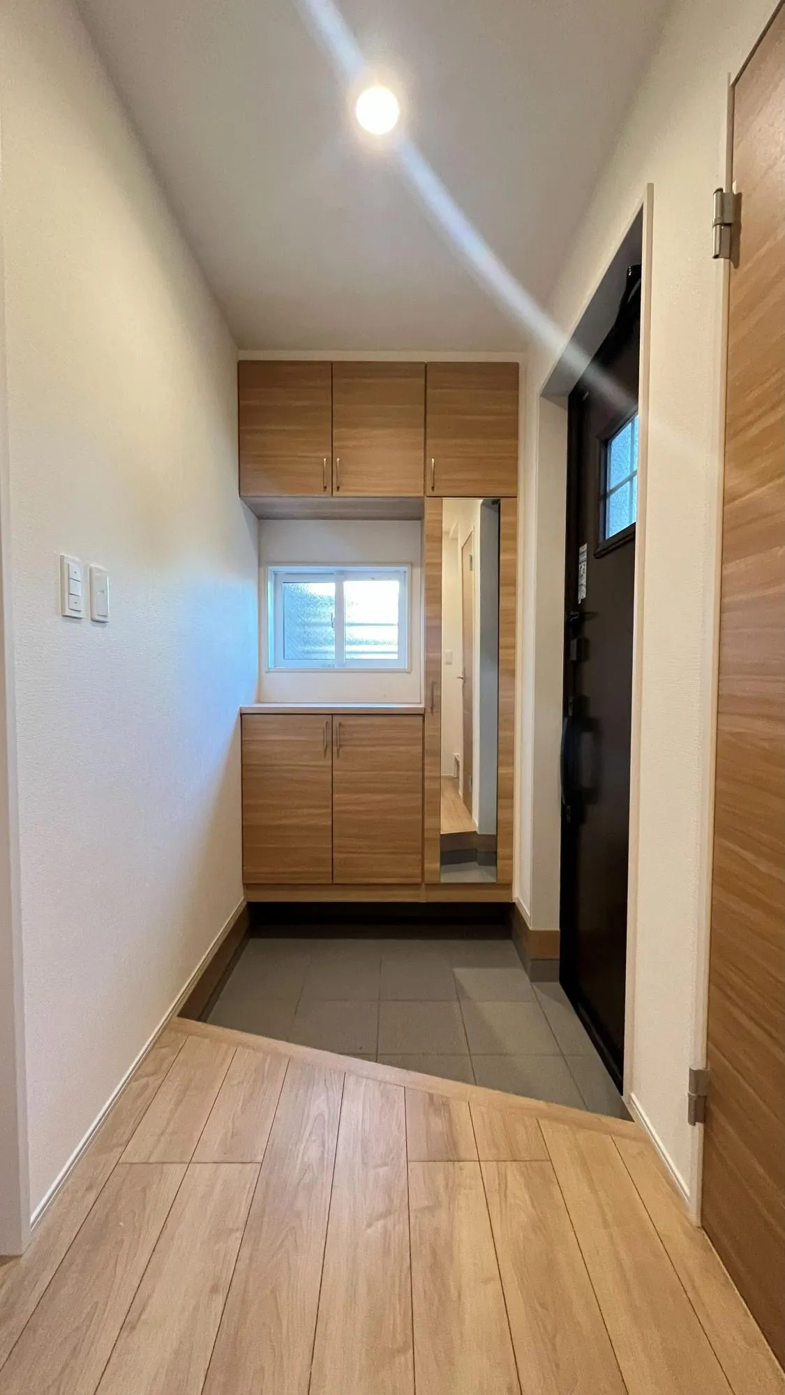 原価は、広々としており
多くの靴が収納できます。