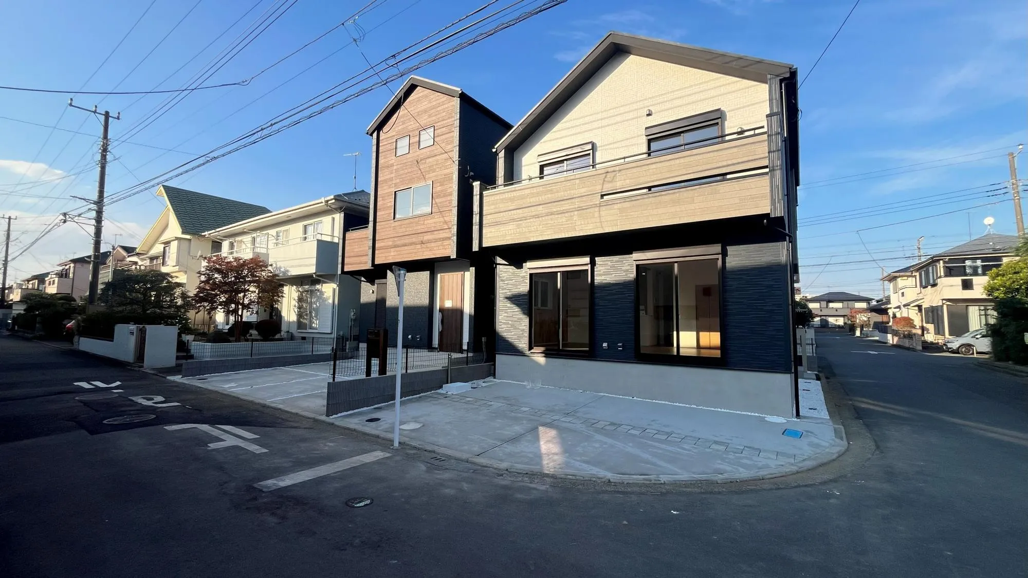 前面道路は広く車通りが少ないので
駐車もらくらくです。