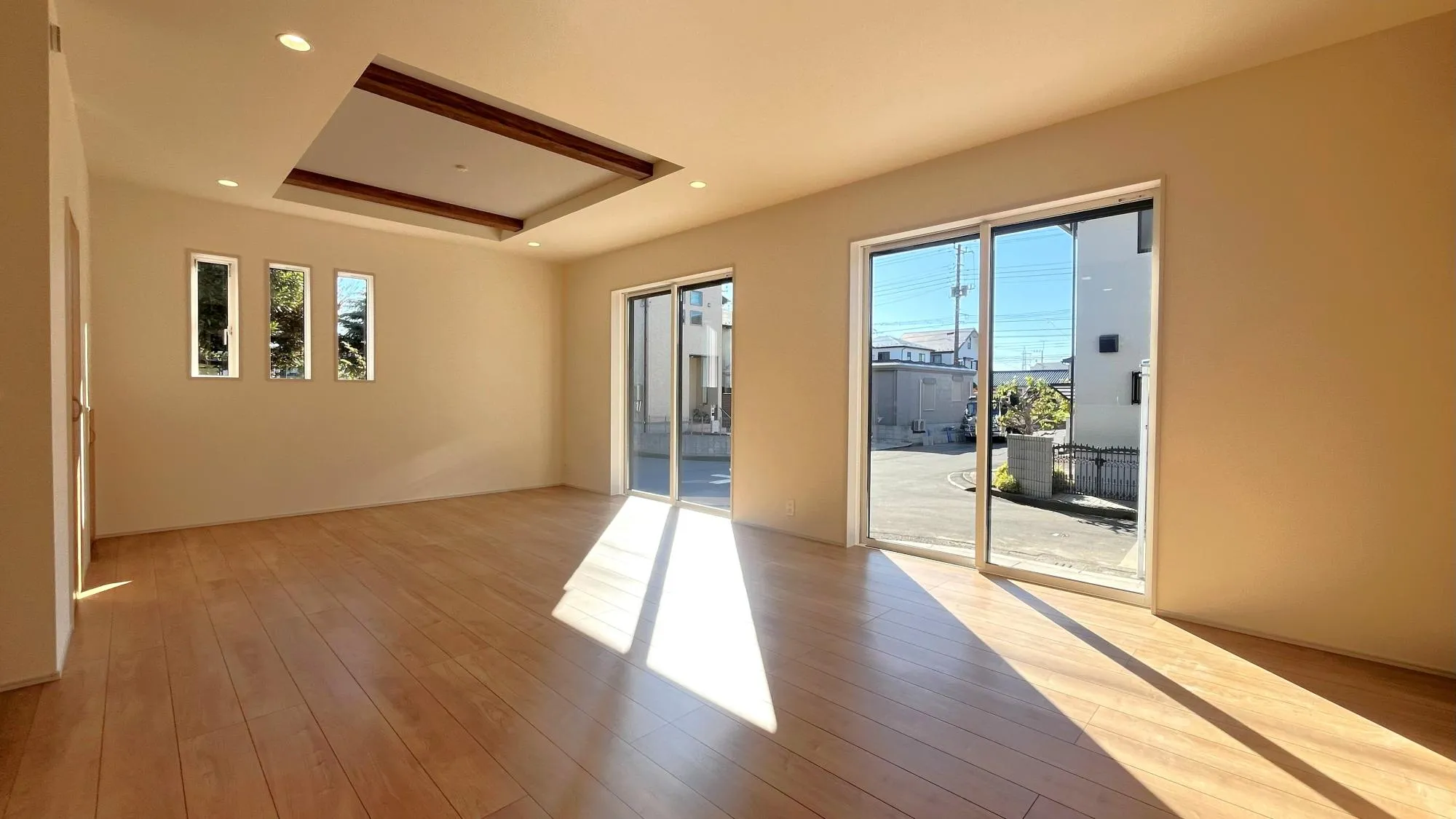 日当たりの良いリビングは陽が差し込み
明るいです。