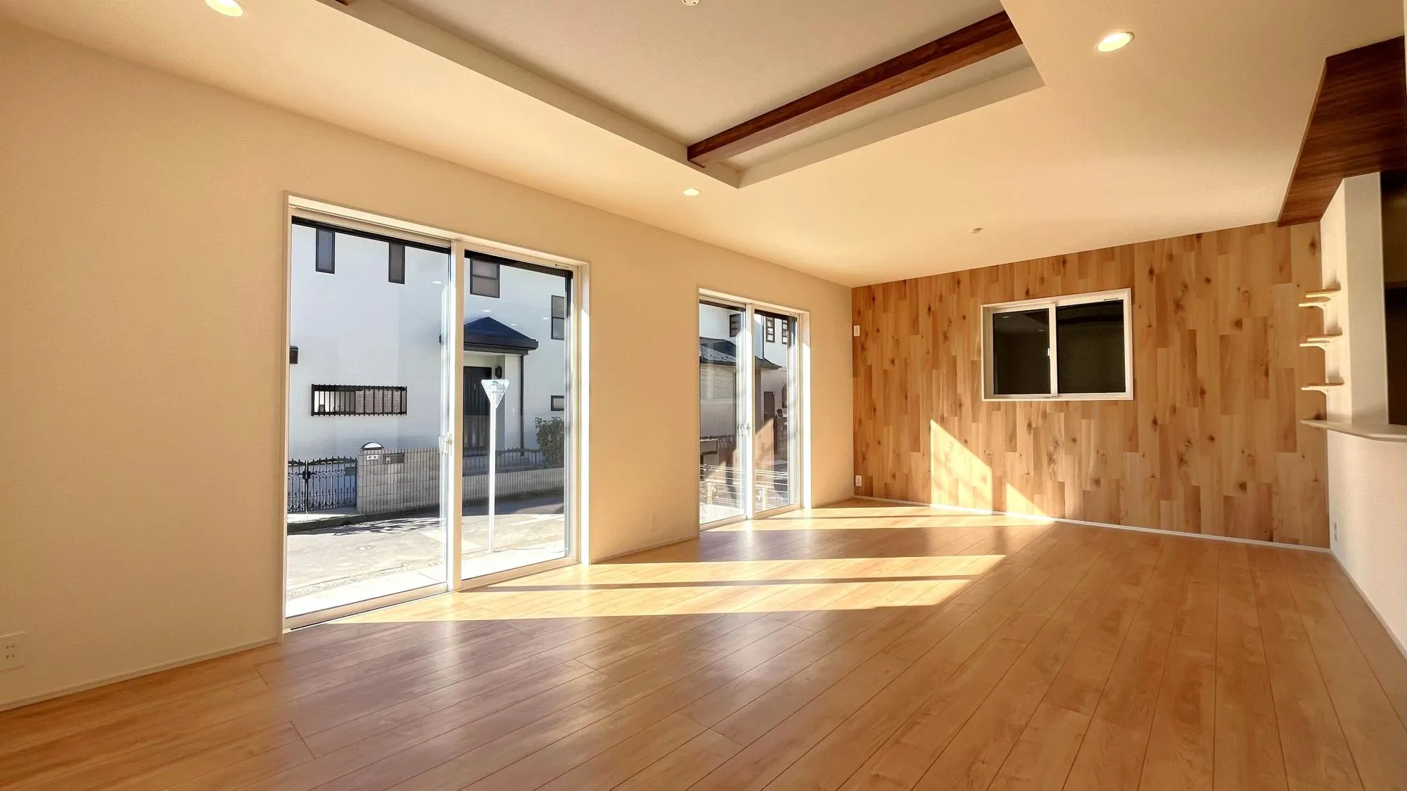 角地の為、日当たりが良く陽光が差し込みます。