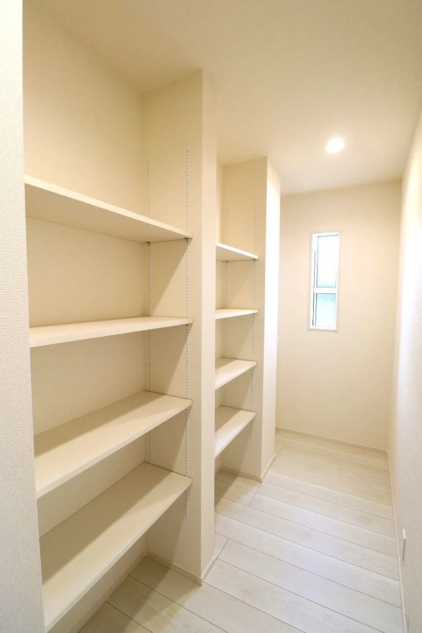 【1号棟パントリー】