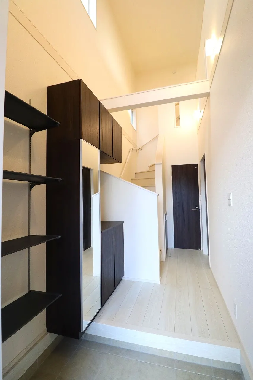 【1号棟玄関吹き抜け】