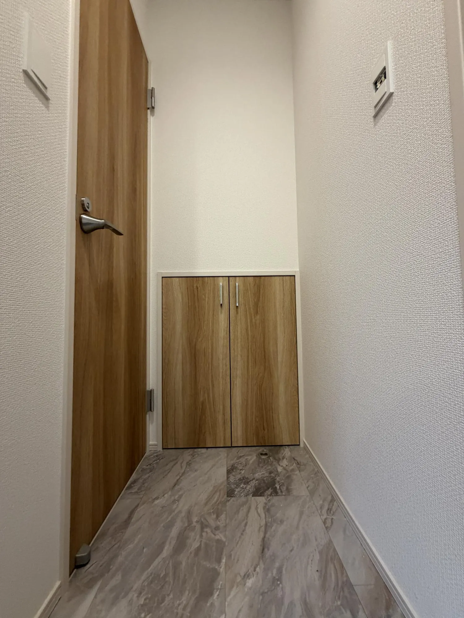 1階トイレ前収納(2号棟)