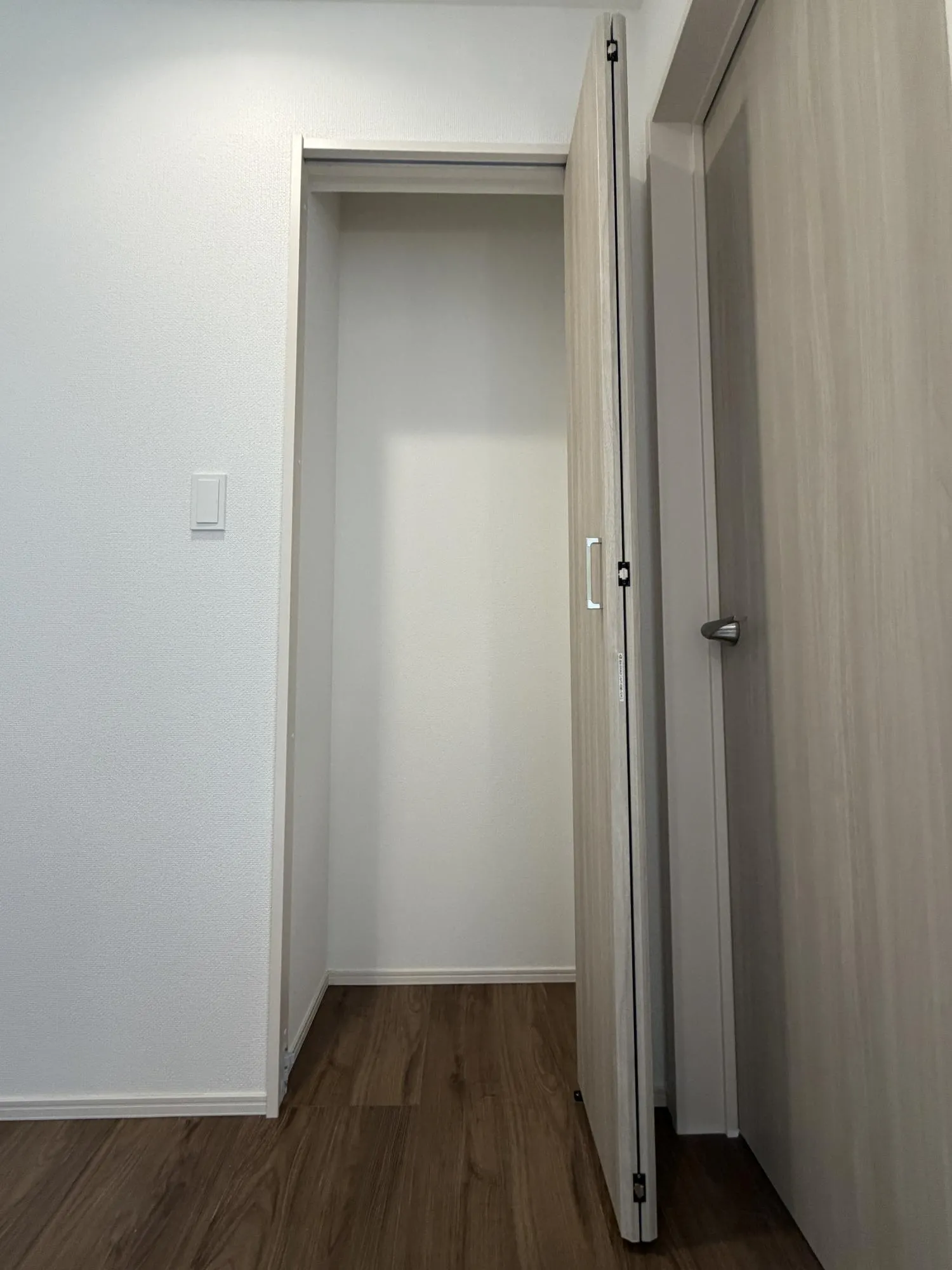 2階廊下収納(4号棟)