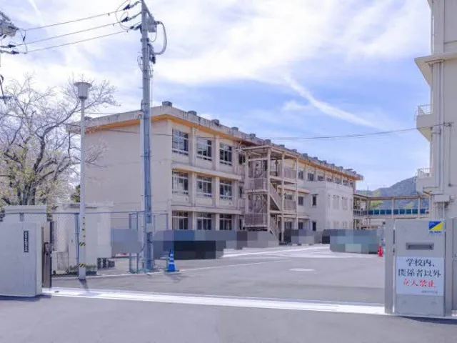 山本小学校
